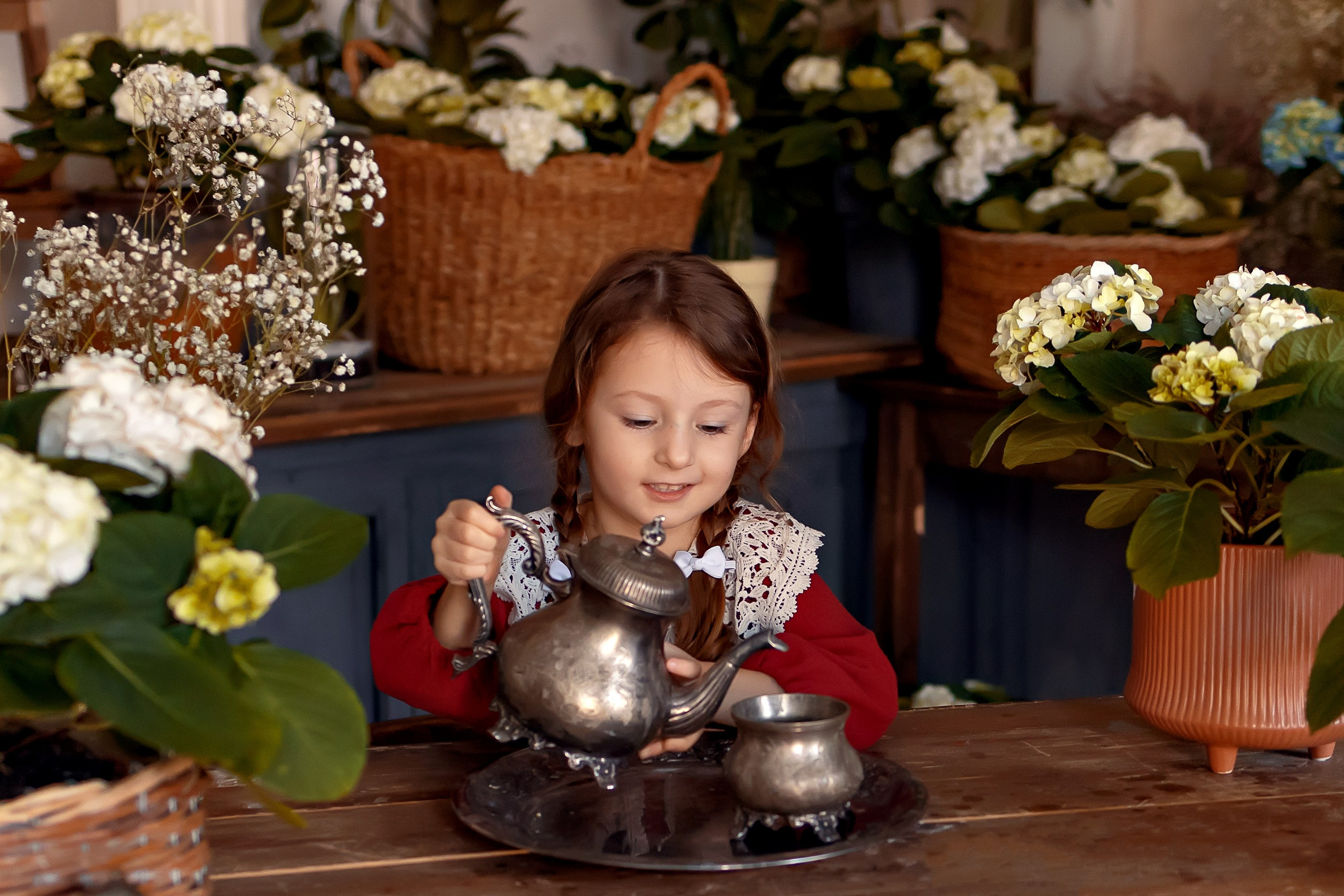 Мия в гортензиях. Семейный и детский фотограф Оля в Тюмени