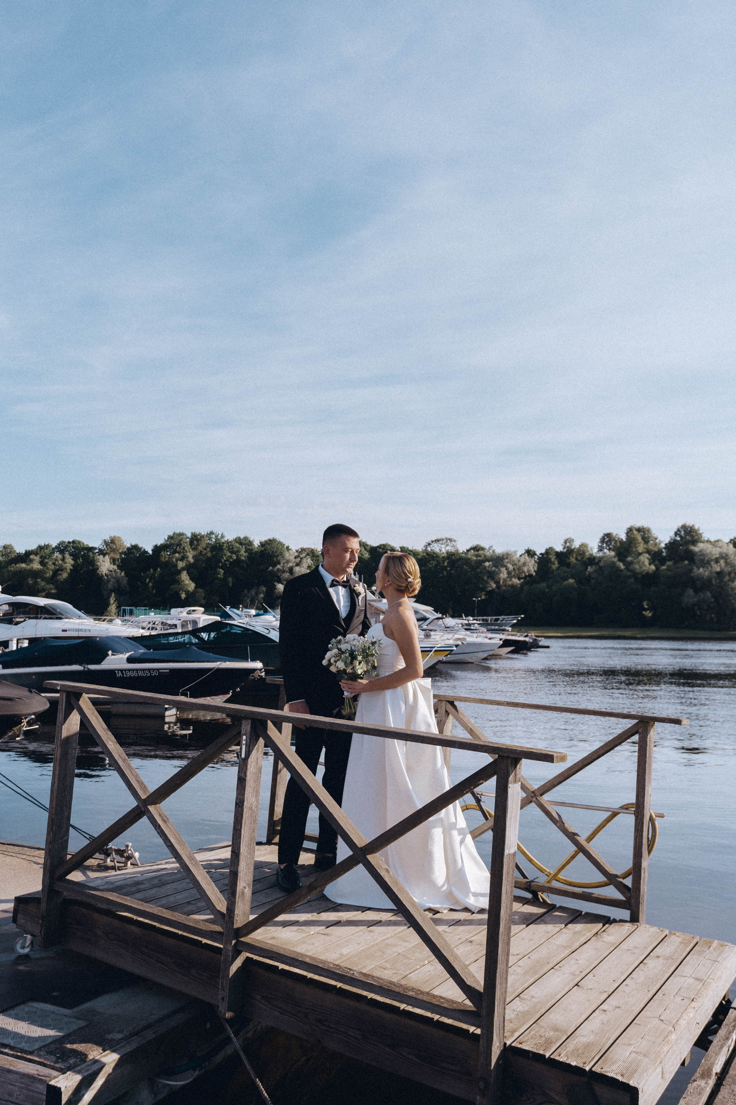 СВАДЕНБНАЯ СЬЕМКА НА КАТЕРЕ ПО КАНАЛАМ САНКТ-ПЕТЕРБУРГА И В АКВАТОРИИ НЕВЫ. Профессиональный фотограф, Санкт-Петербург — Виктория Богомолова