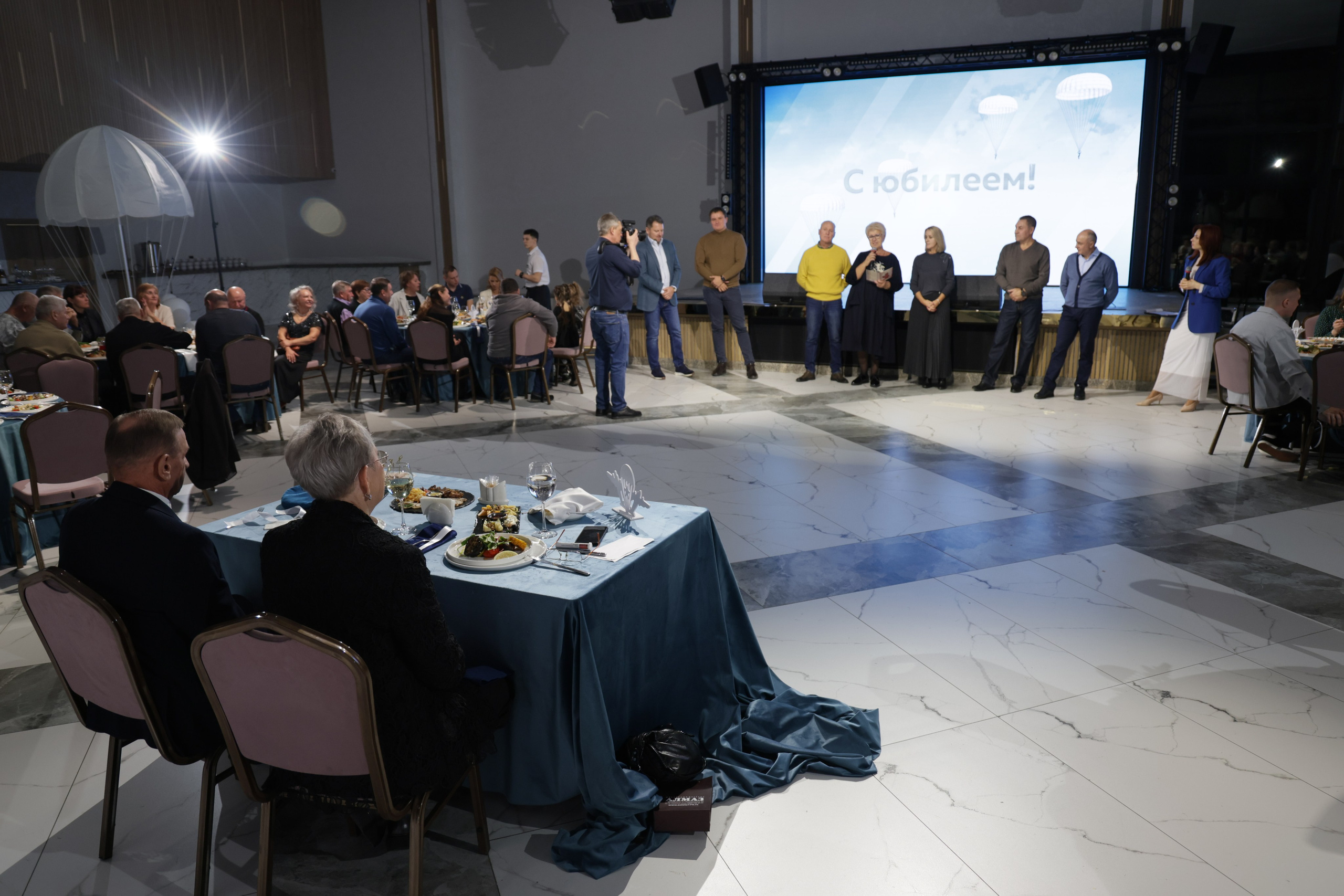 Прыжок длиною в жизнь. Фотограф свадебный, репортажный, индивидуальный, фото для маркетплейсов, брендов, автосалонов