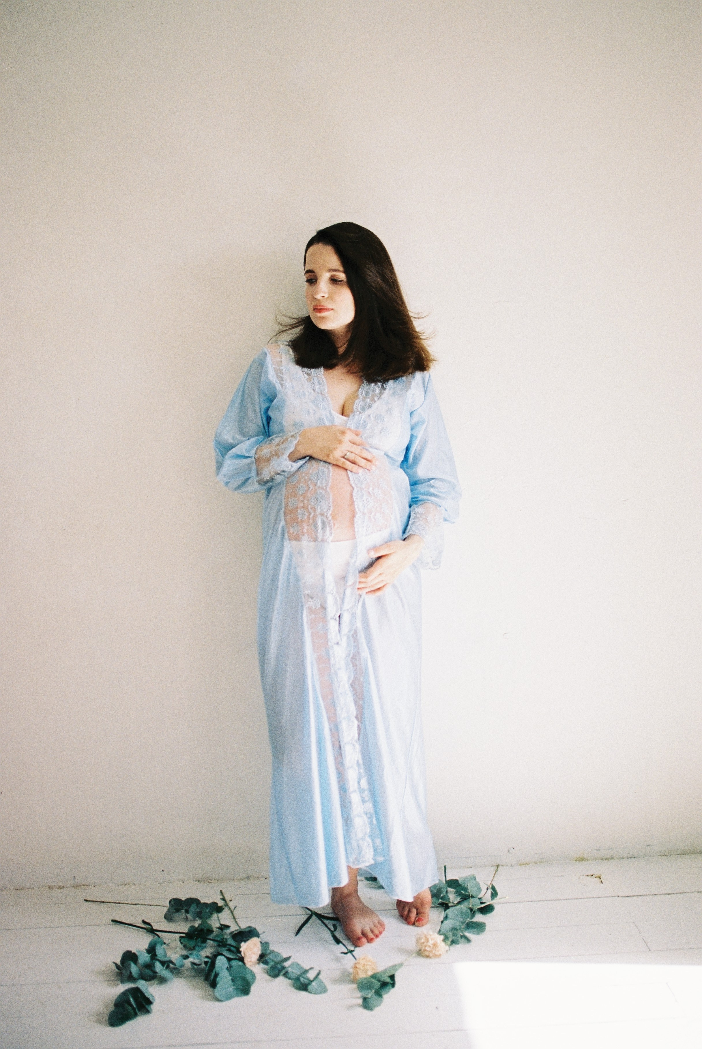 Алина в ожидании, пленка. Профессиональный Фотограф во Владимире, в Москве и в Суздале — Полина Романычева