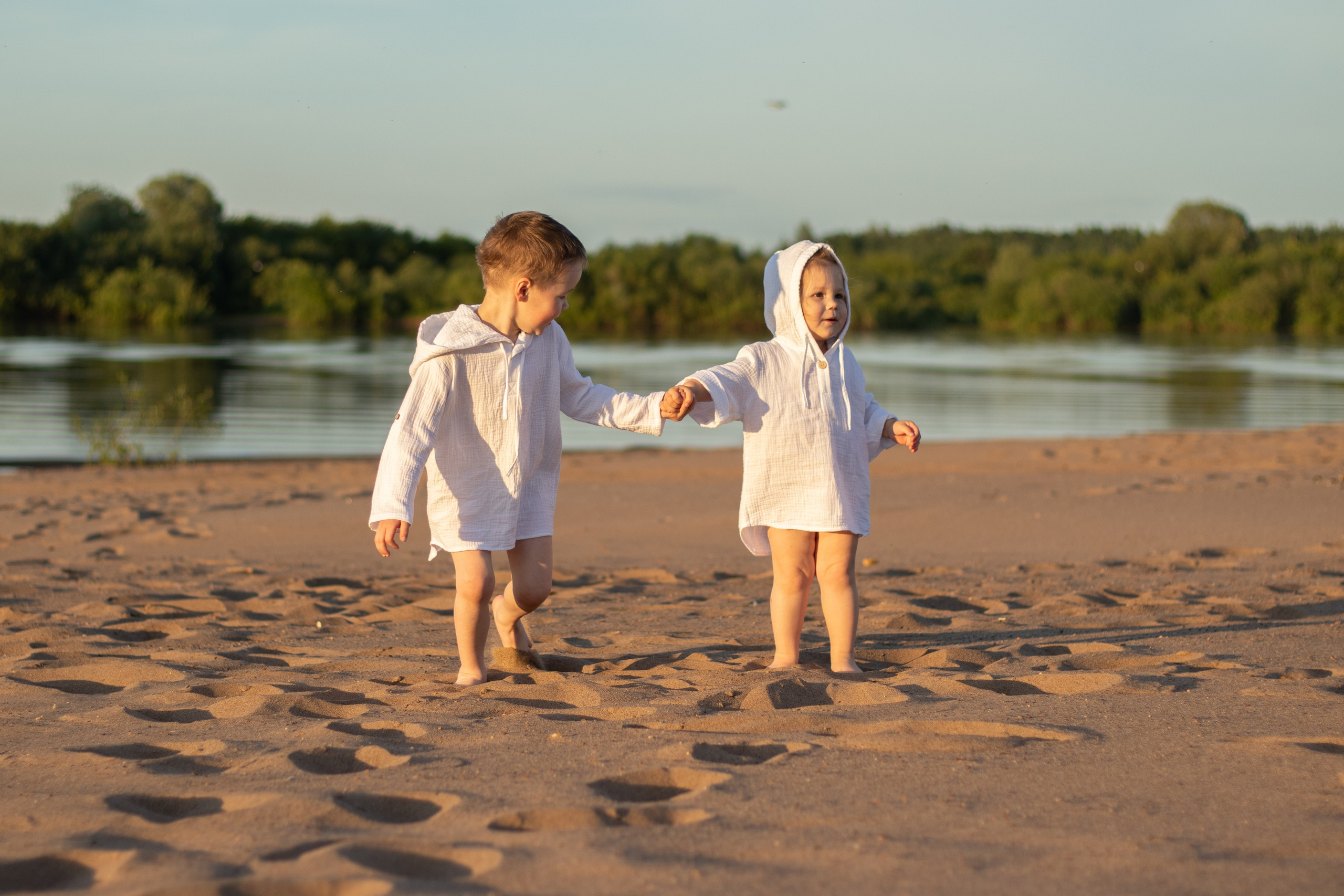 Закат море/река солнце пляж.Киров