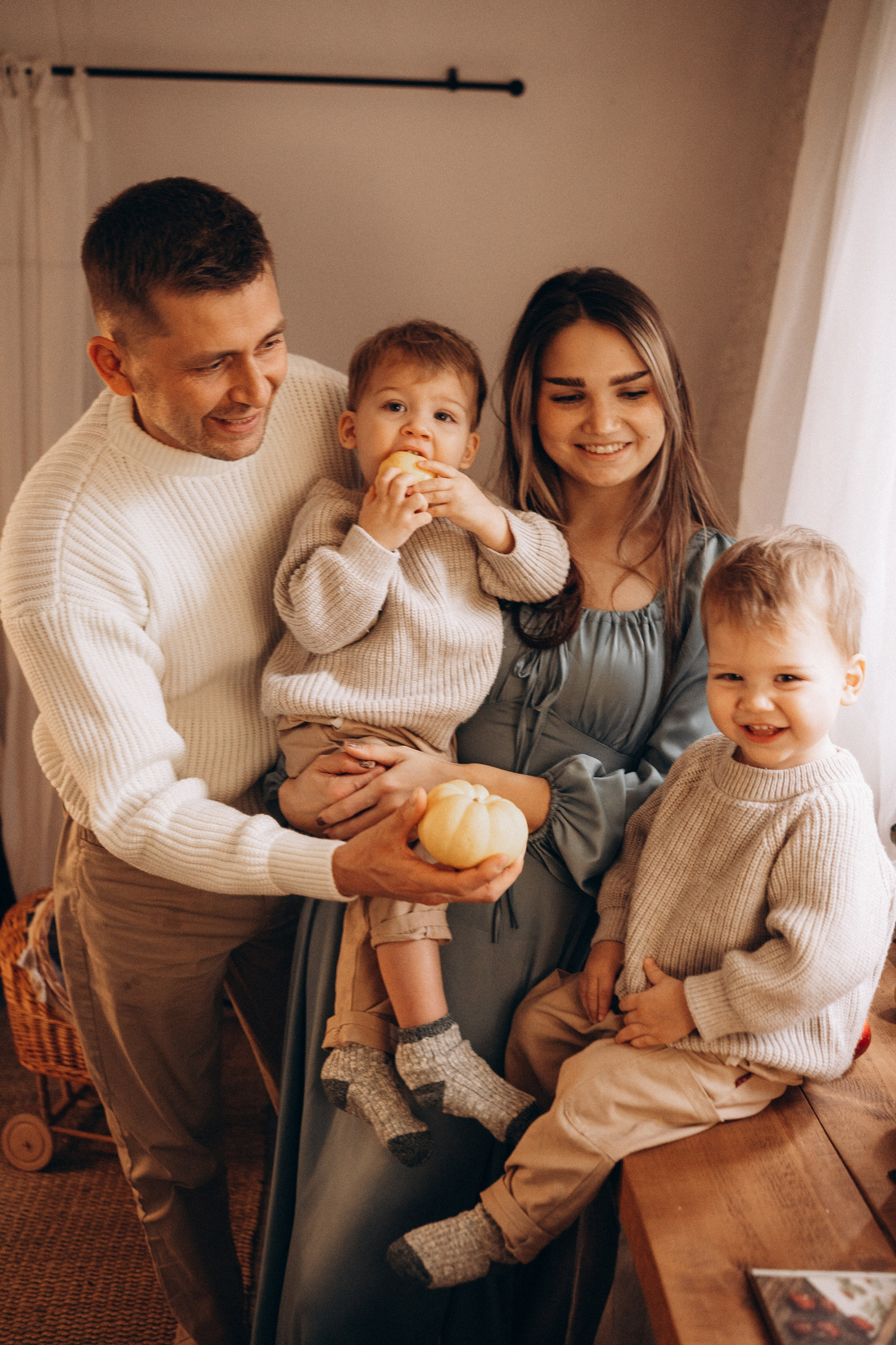 Яна и Ильсур, загородная Фотостудия. Фотограф Новорожденных в Москве. Семейные истории в стиле LIFE