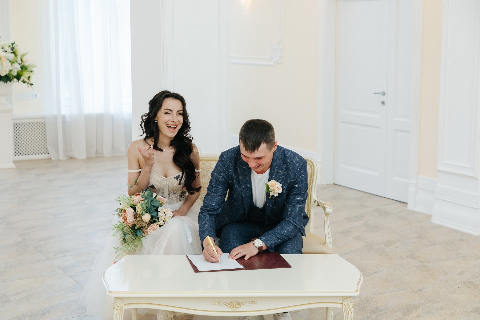 где провести свадьбу в спб, петергофе, свадебный костюм для жениха магазины, свадебный салон в спб найти, торт для свадьбы заказать, найти фотографа на свадьбу, праздник