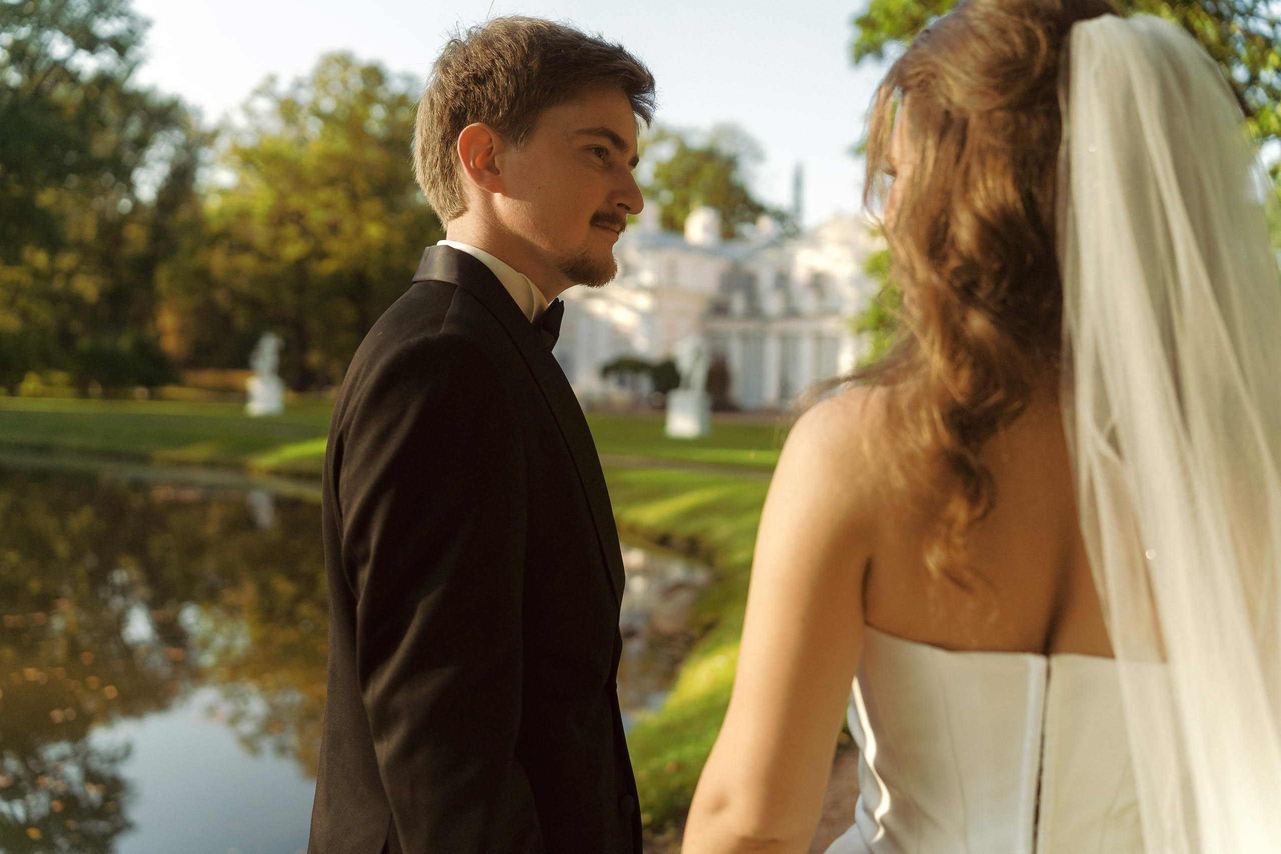 Свадебная прогулка в Ораниенбауме — Саша и Кристина. Свадебный фотограф Дмитрий Родионов — Санкт-Петербург и Ленинградская область