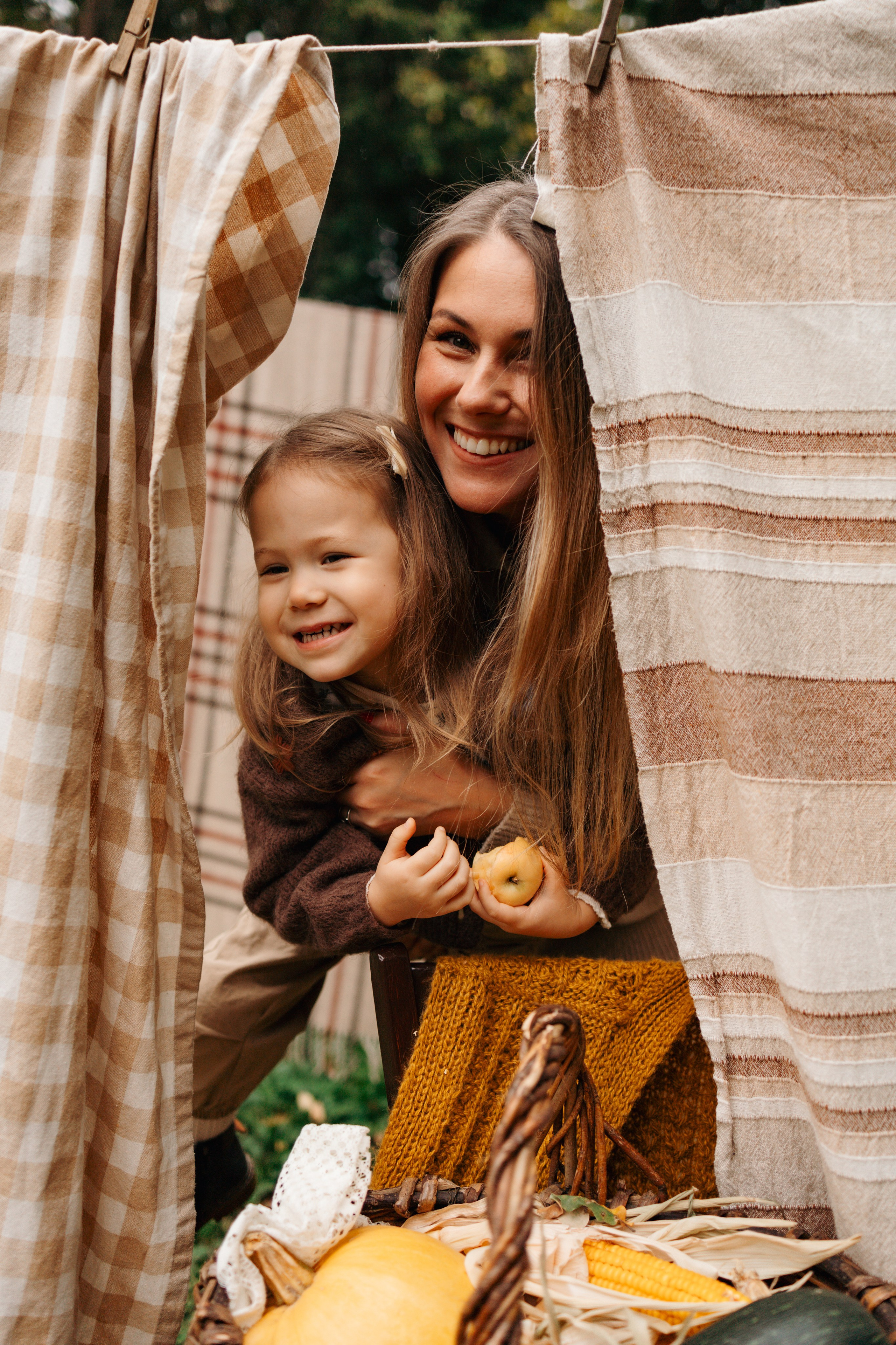 Осень в ладошках мамы. Ваш фотограф