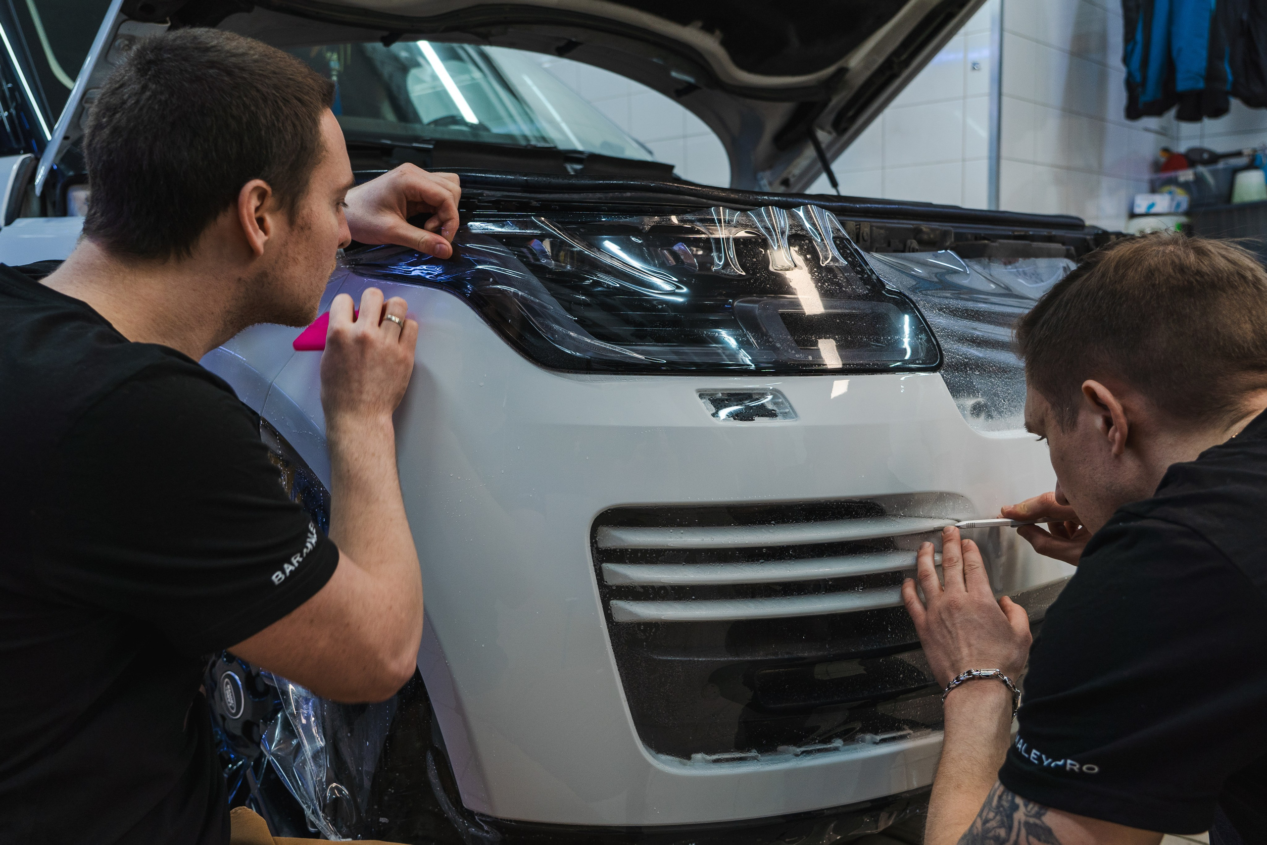Оклейка автомобиля в защитный полиуретан. Студия дизайна и оклейки авто Barmaley Design