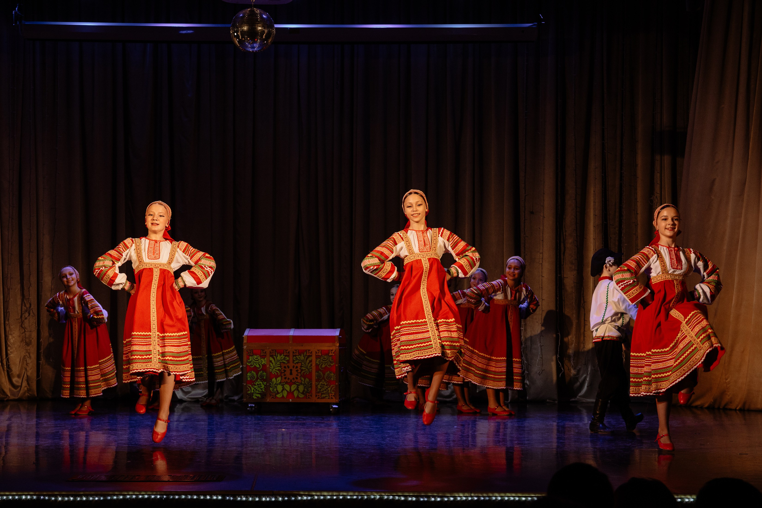 Сибирские узоры ДК Ефремова. Фотограф Юлия Мальцева