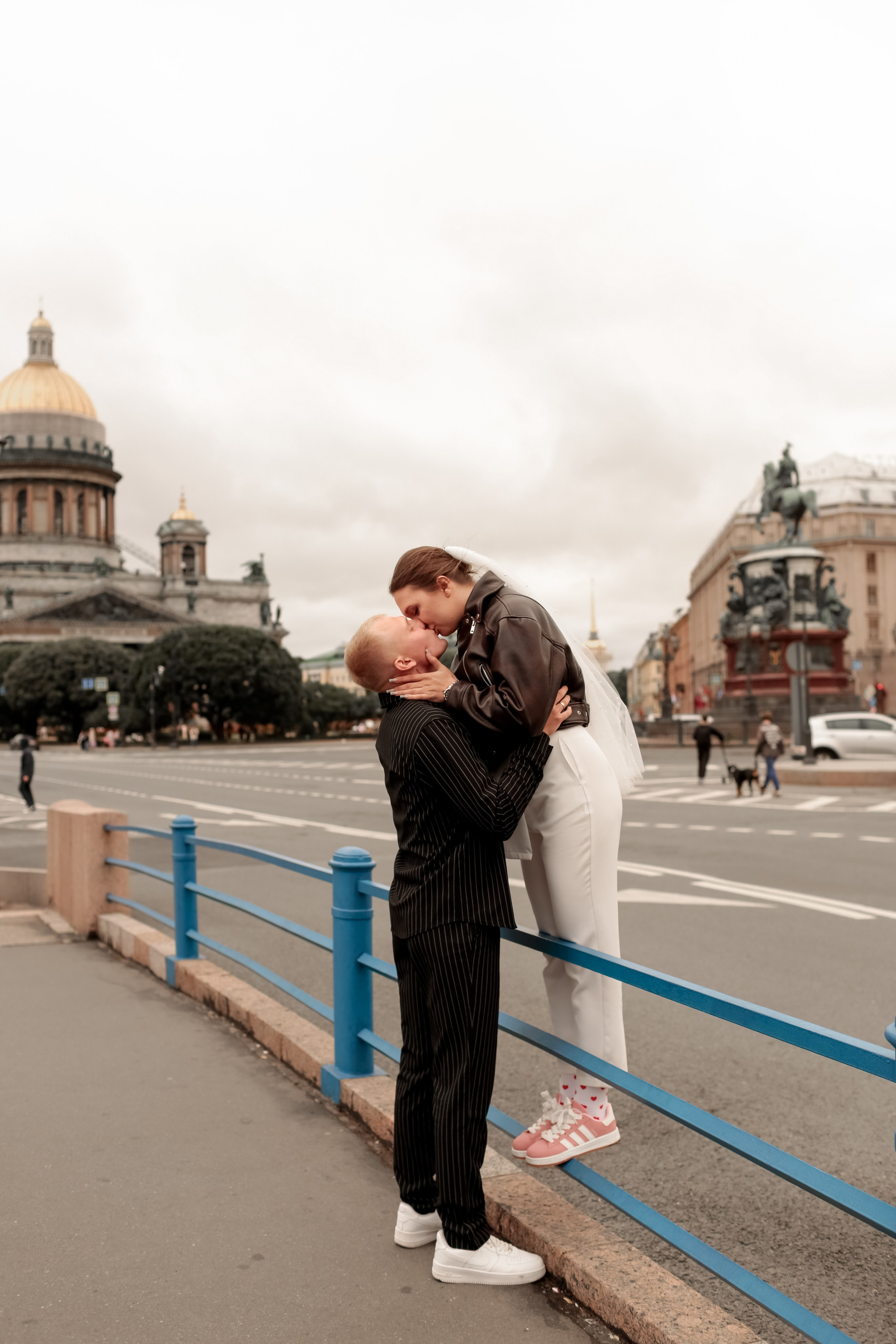Свадебная фотосессия в центре Петербурга. Свадебный фотограф Кирилл Белый