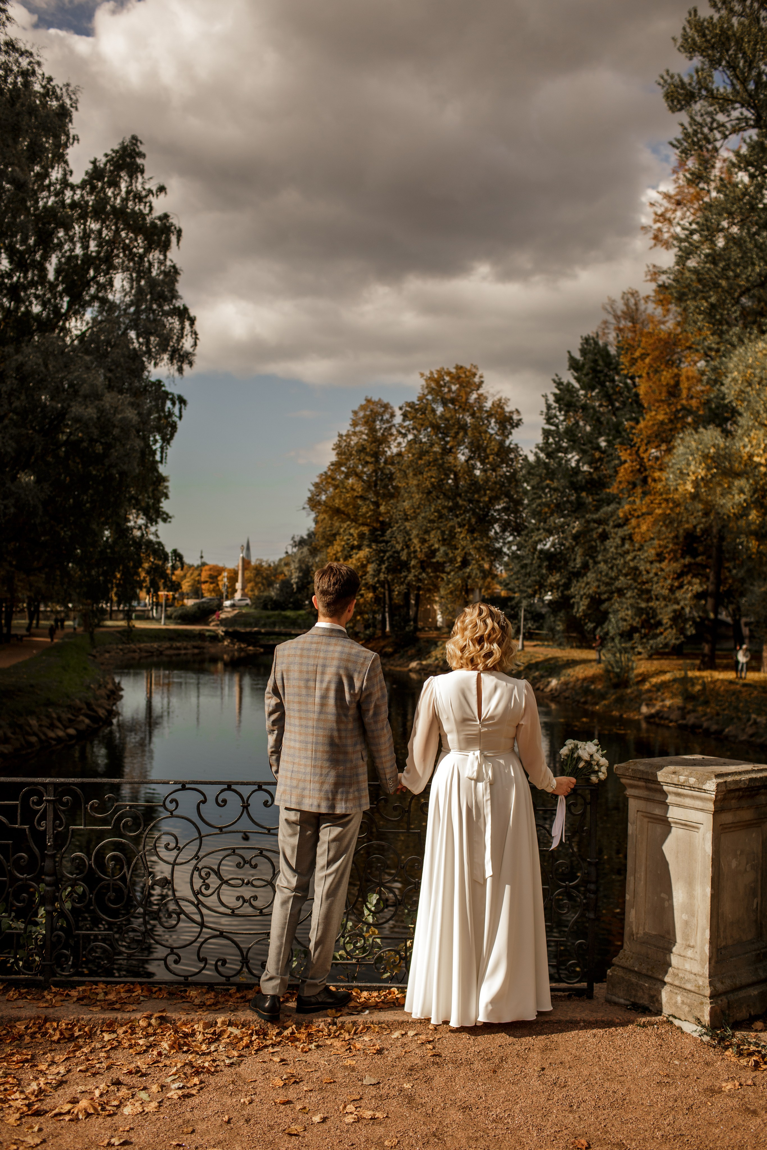 Татьяна и Евгений. Золотая осень на Петроградской стороне и в Пушкине. Свадебный фотограф Кирилл Белый