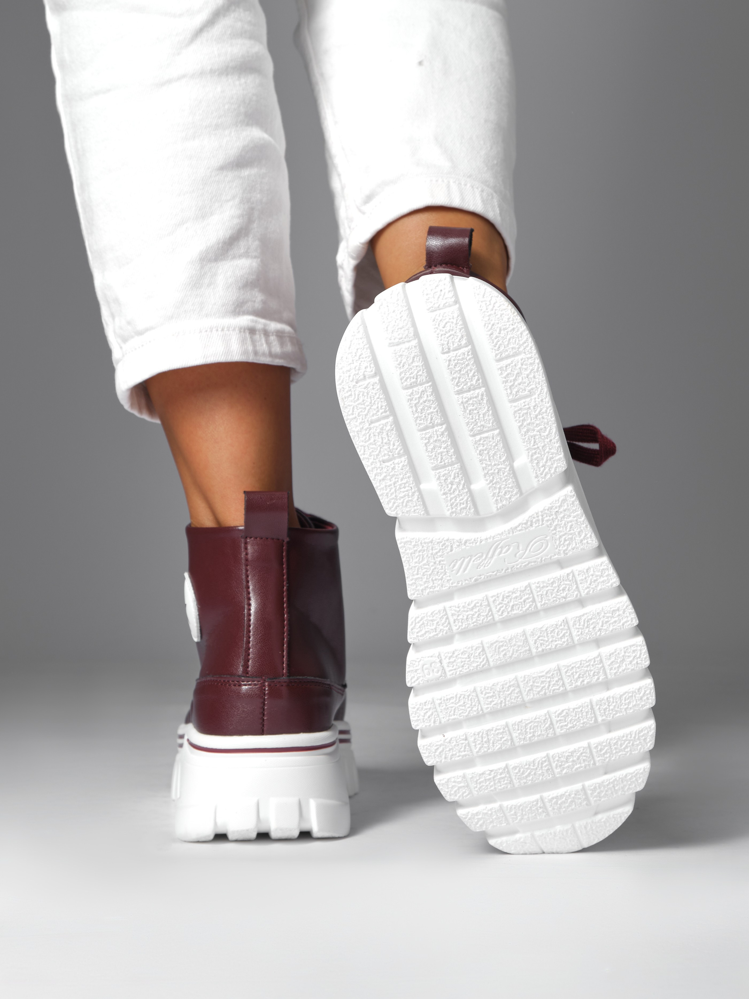 Кроссовки. Фотостудия для Wildberries Ozon