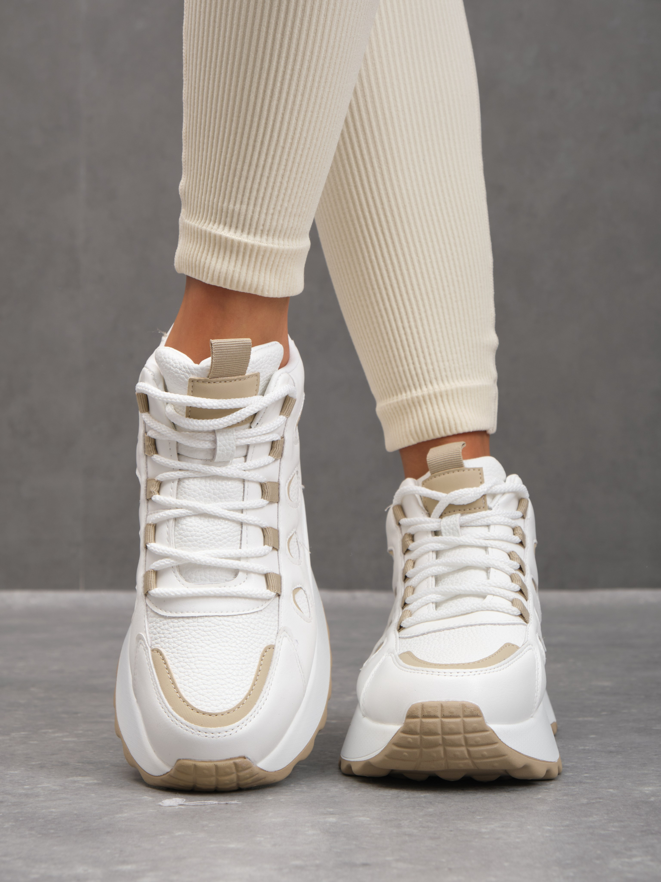 Кроссовки. Фотостудия для Wildberries Ozon