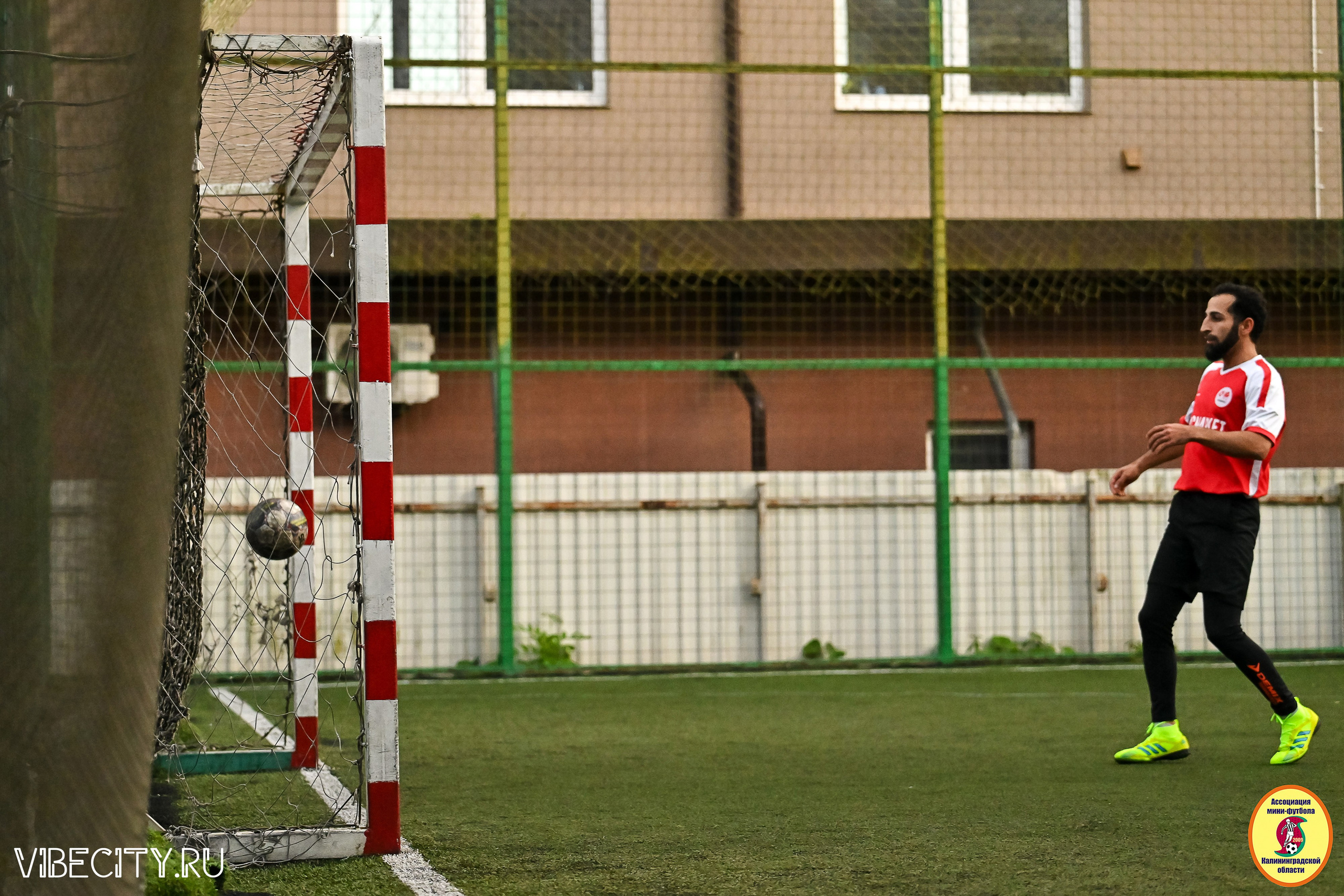 ИГРЫ МИНИ-ФУТБОЛЬНОЙ И КОРПОРАТИВНОЙ ЛИГИ. VIBECITY.RU Вайб Сити Ру Фоторепортажи Фотоотчеты Калининград