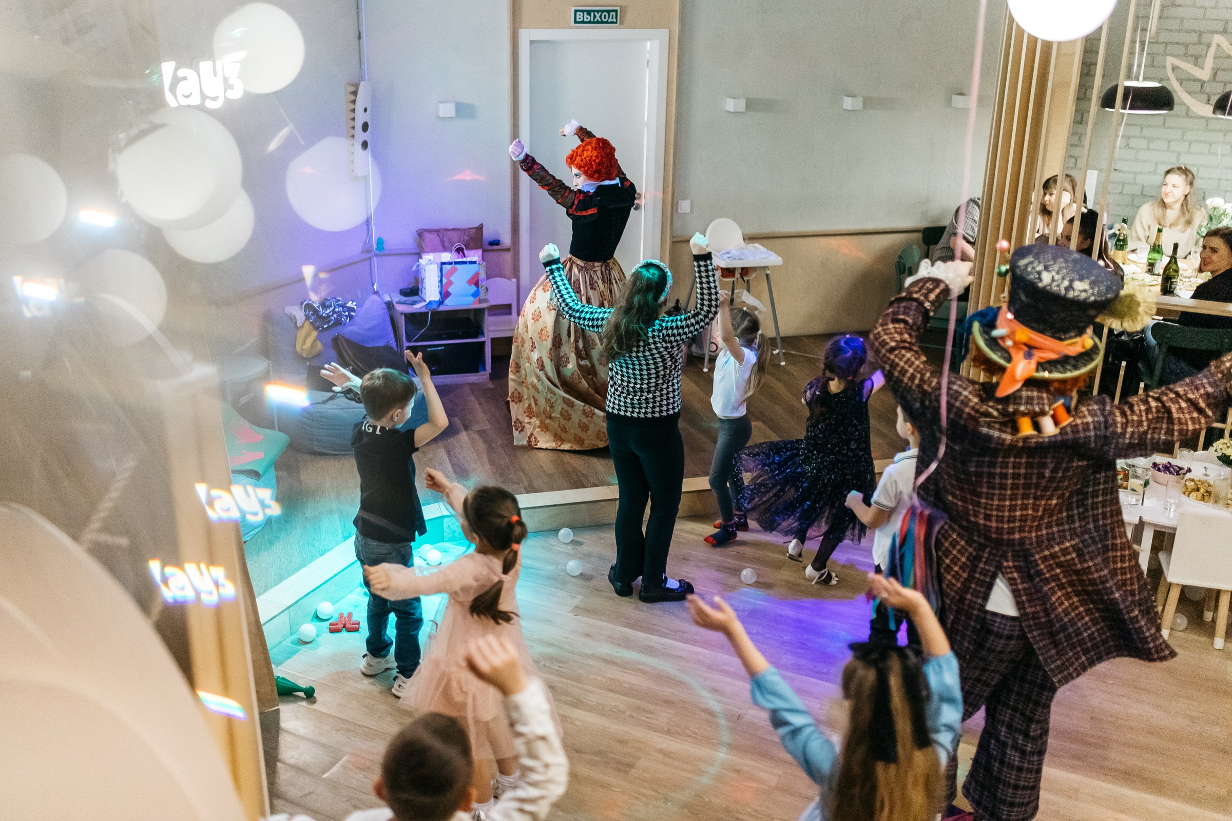 Алиса в стране чудес