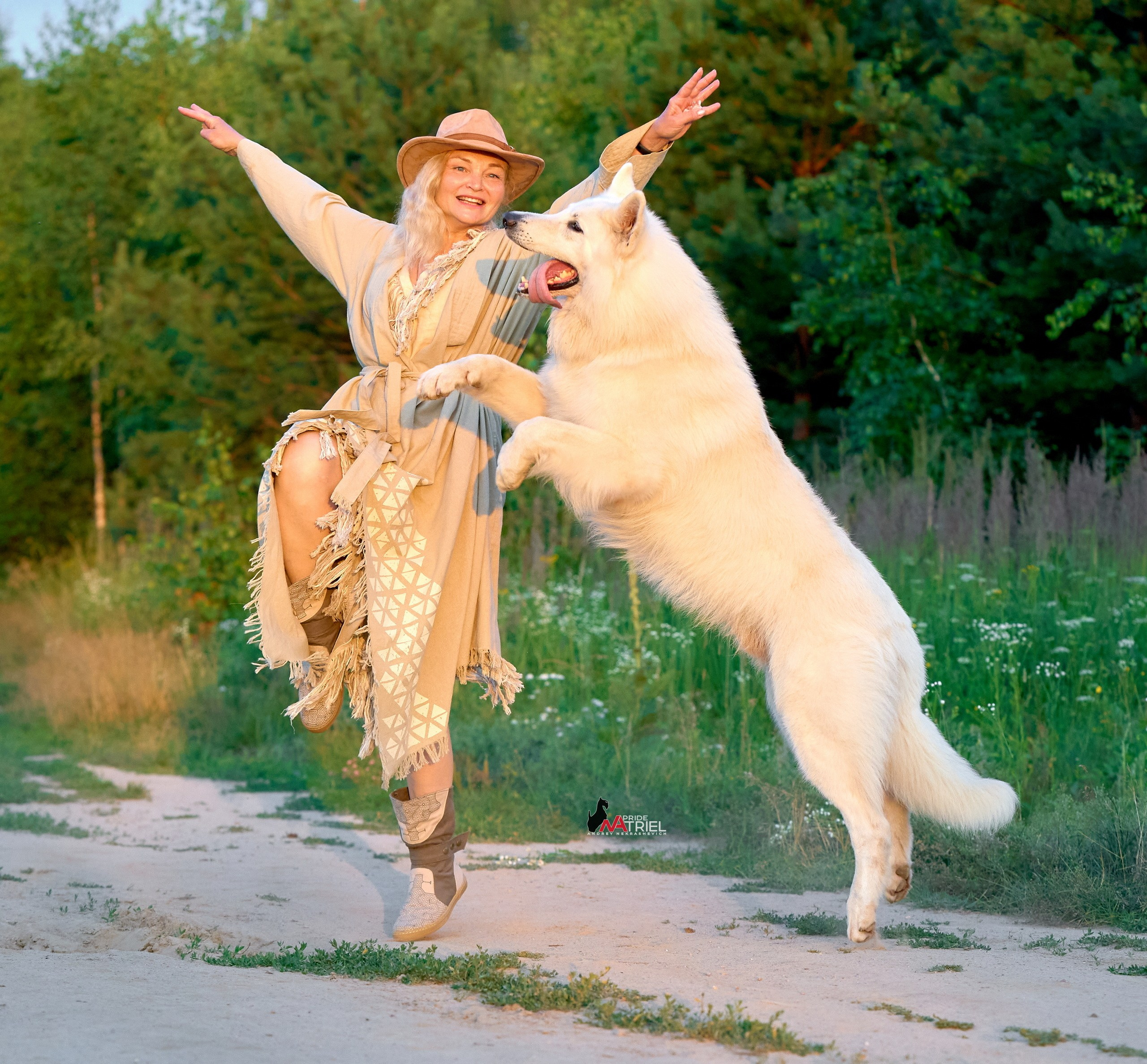 Обидиенс и танцы с собаками — галерея NATRIEL