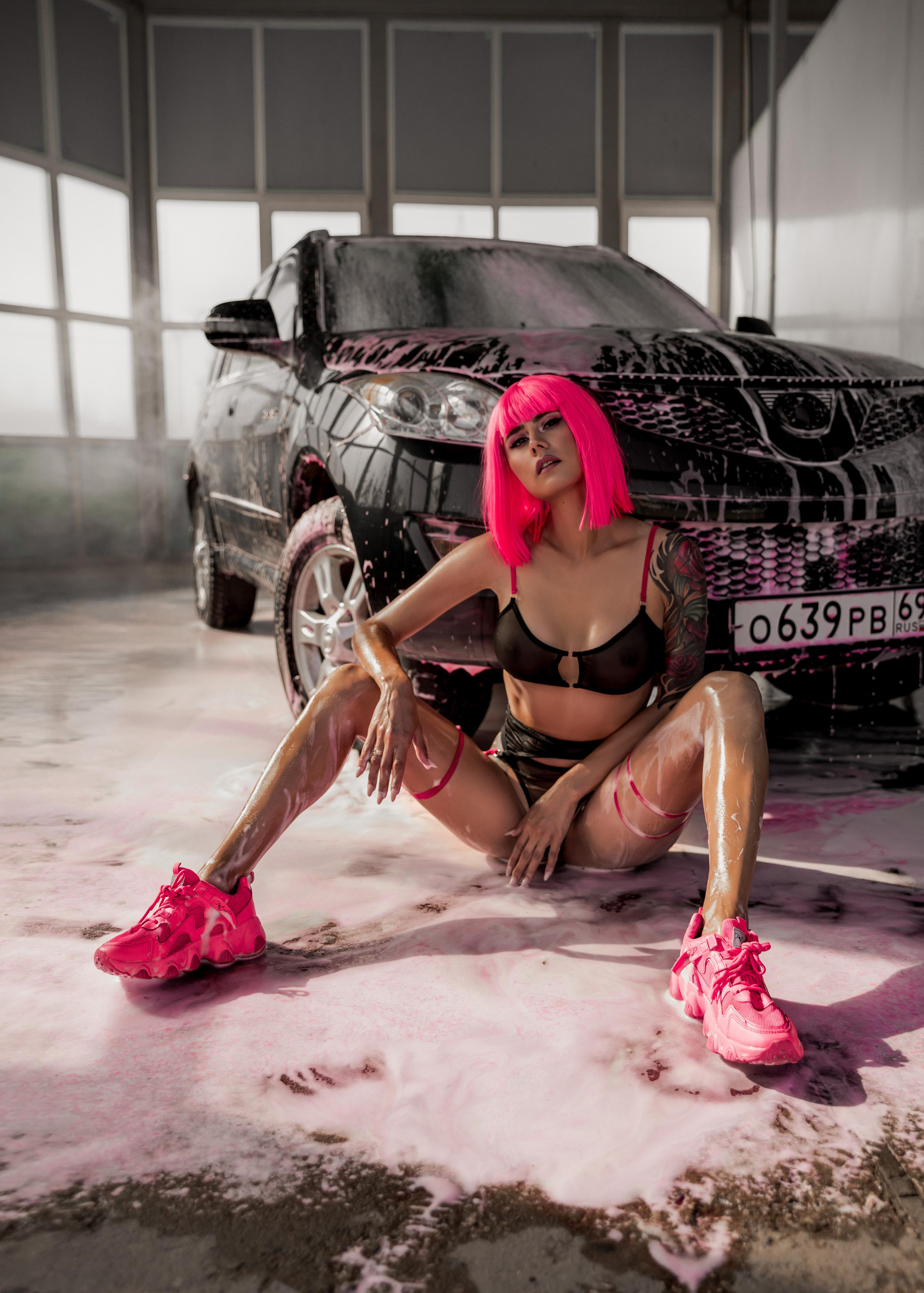 Неоновый взрыв на автомойке