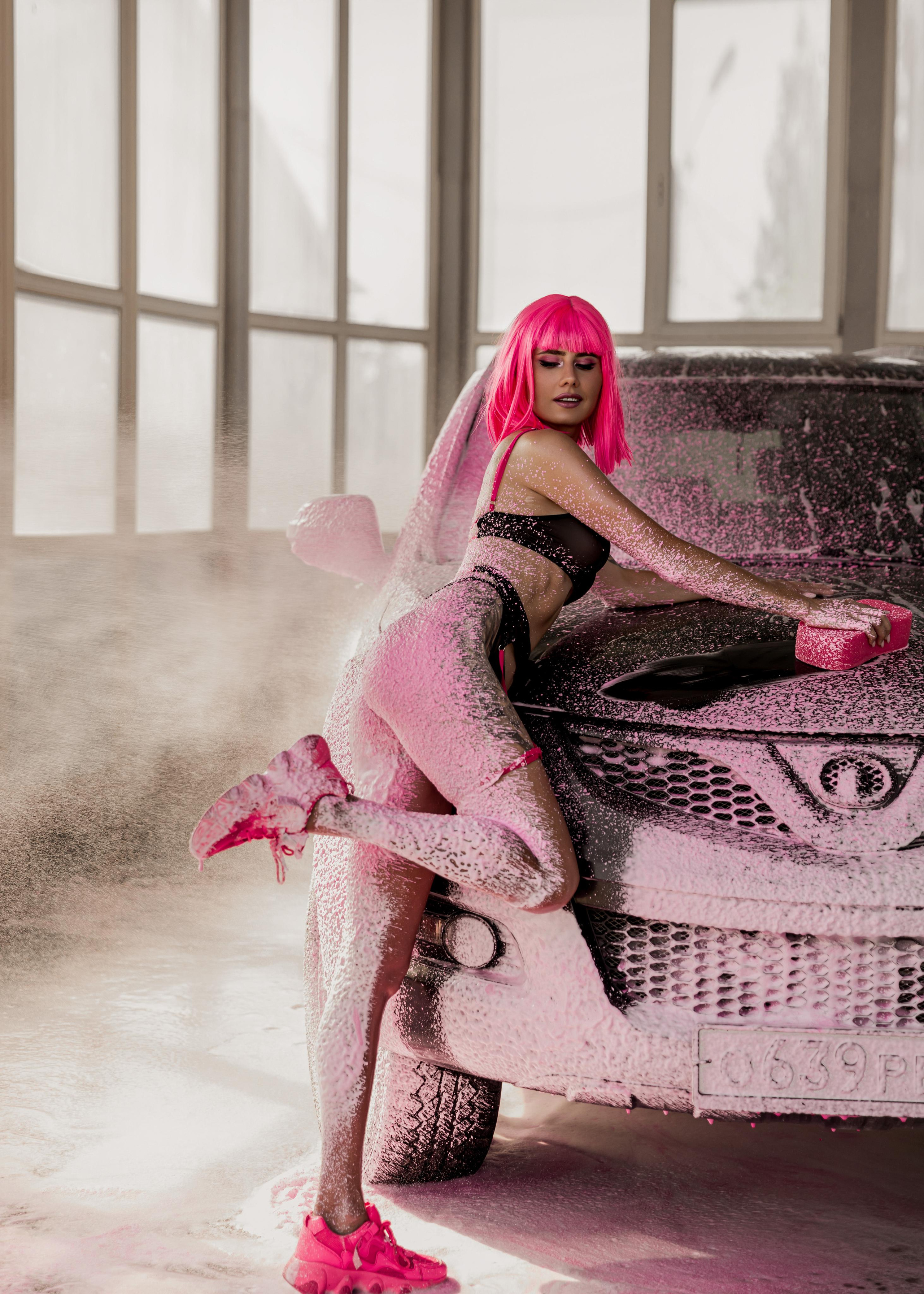 Неоновый взрыв на автомойке