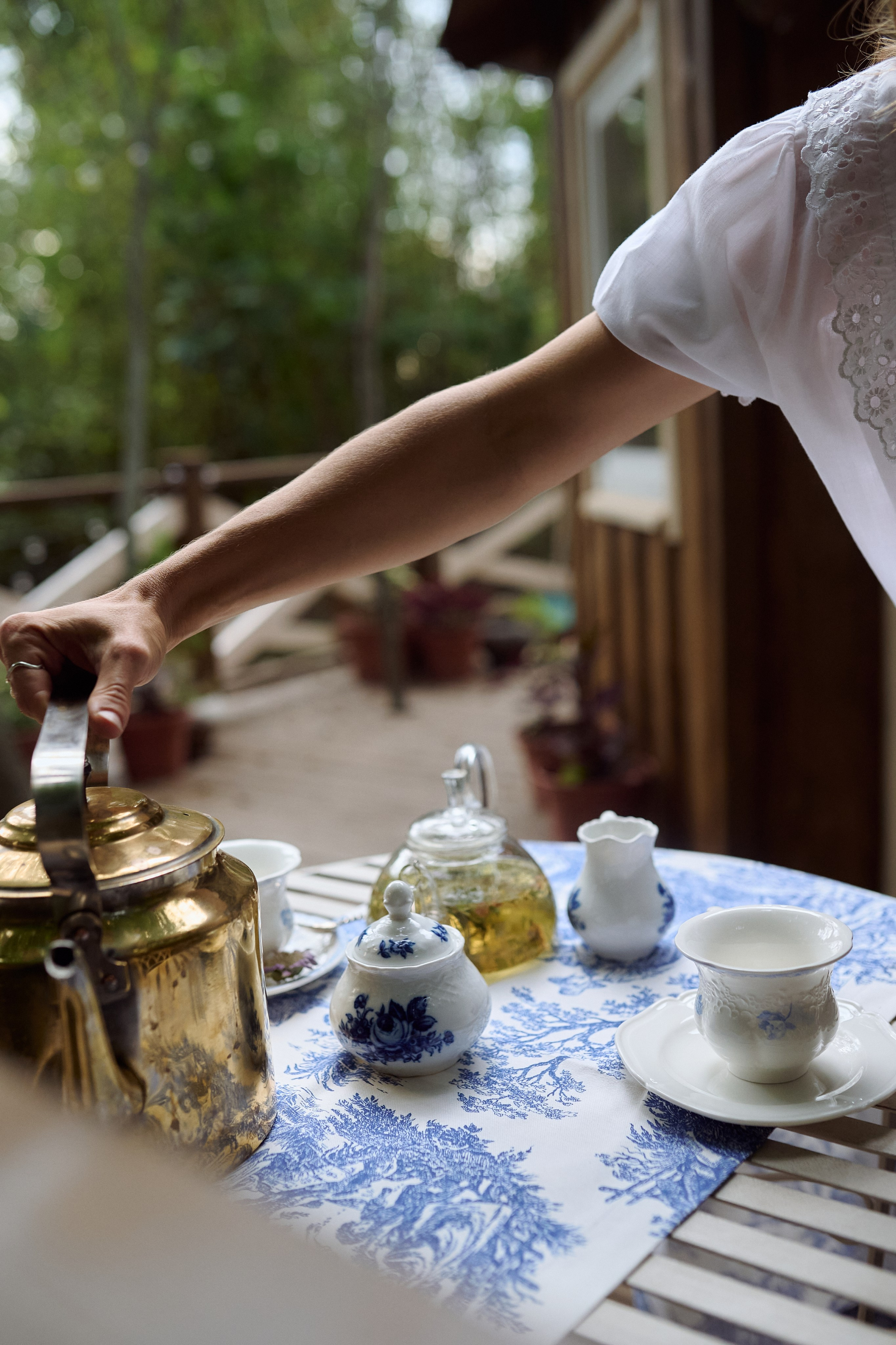 Алёна и Рада в Чайной. Семейный и свадебный lifestyle-фотограф в Москве Мария Петрова