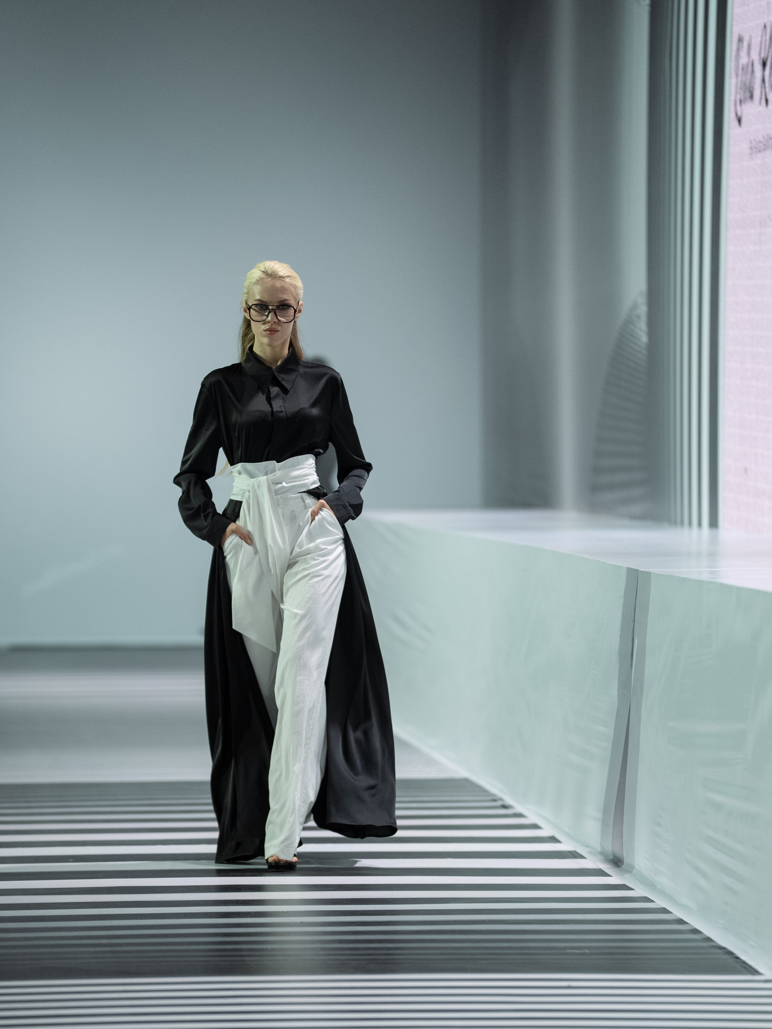 Designer LEILA KHANUM. Сайт Алматинского НЮ АРТ, будуар и фэшн фотографа Дениса Карпенко