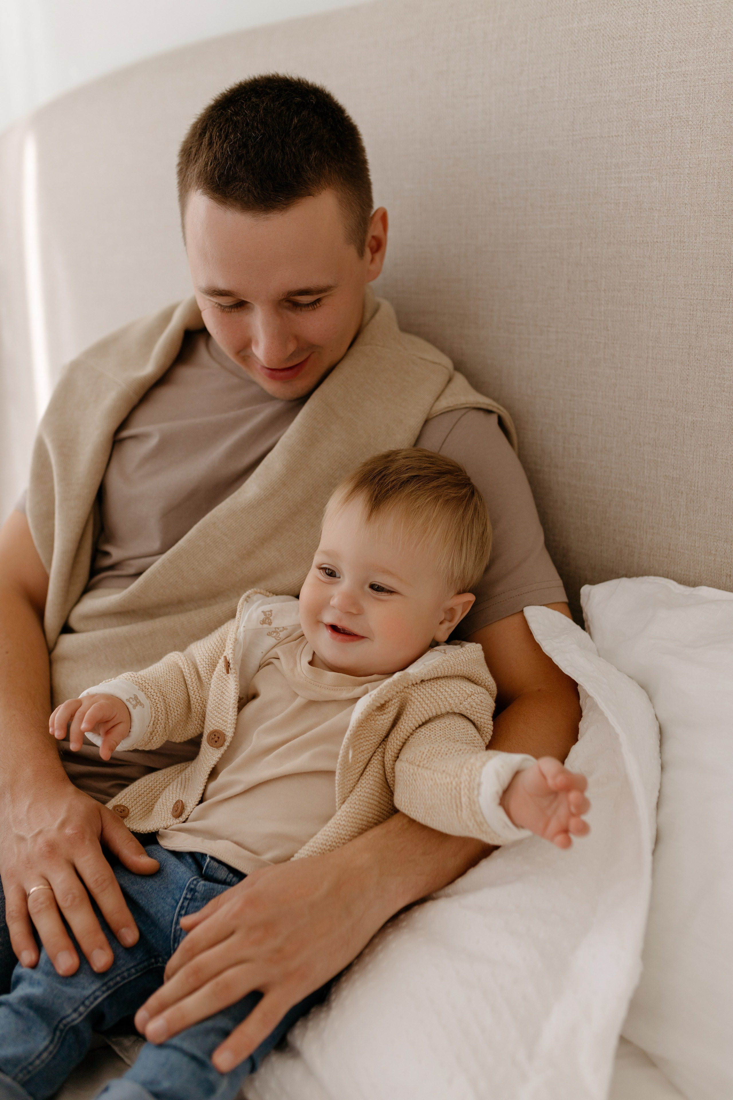 Семейная фотосессия в студии. Сестры Карабаза. Фотографы и ретушеры в Москве и Санкт-Петербурге