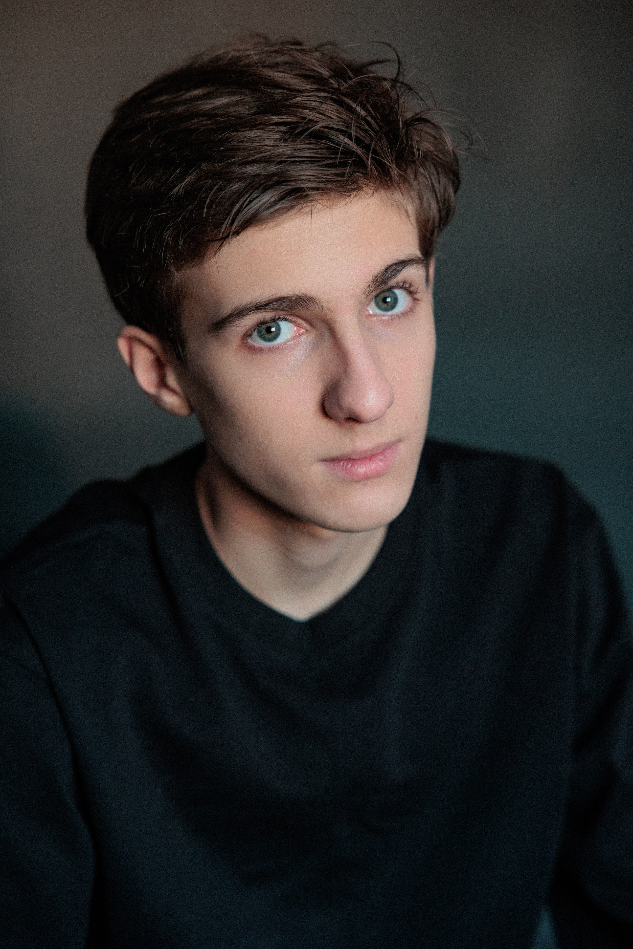 АРТЁМ. Я фотограф из Москвы к Вашим услугам