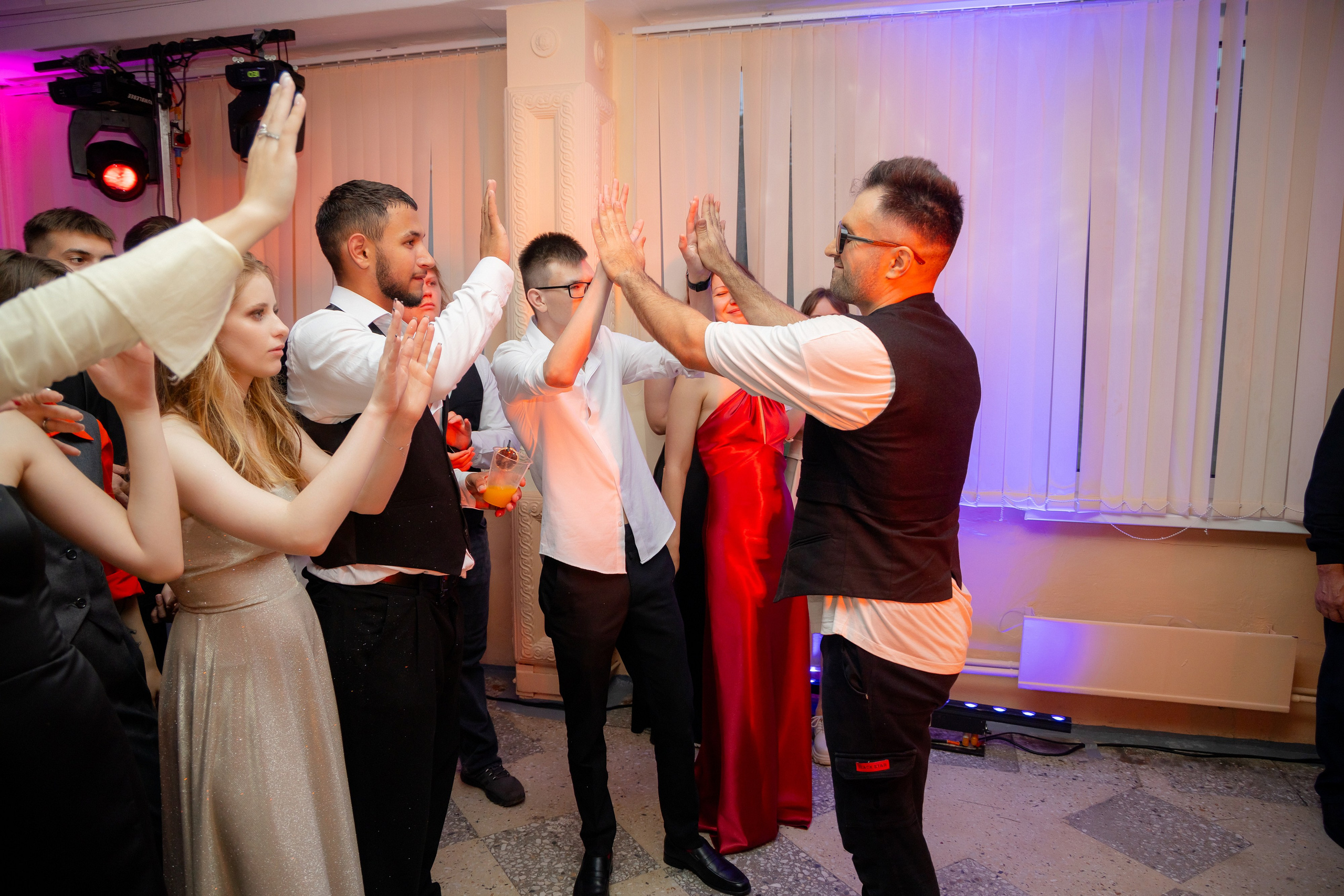 Школьный выпускной 2024 год в Соколе (Минск). Свадебный фотограф в Минске/Беларуси Сергей Спиридонов