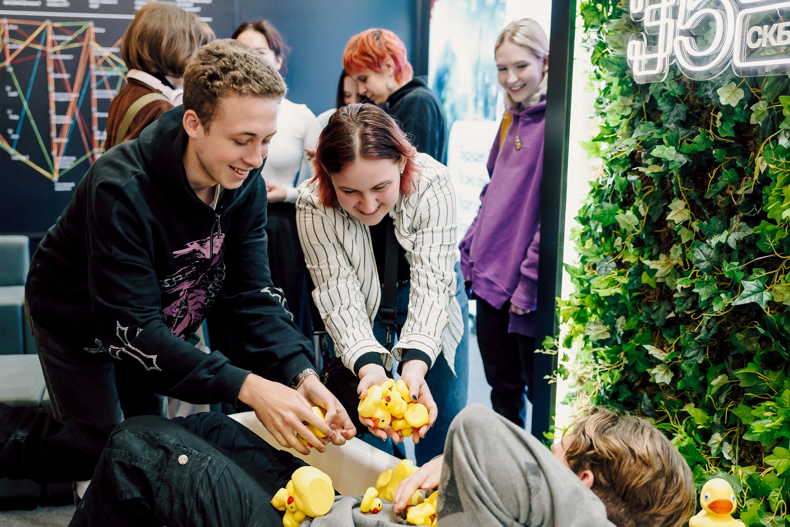 СКБ Контур — Форум будущего — Стенд. Лёшка Варзегов — фотограф
