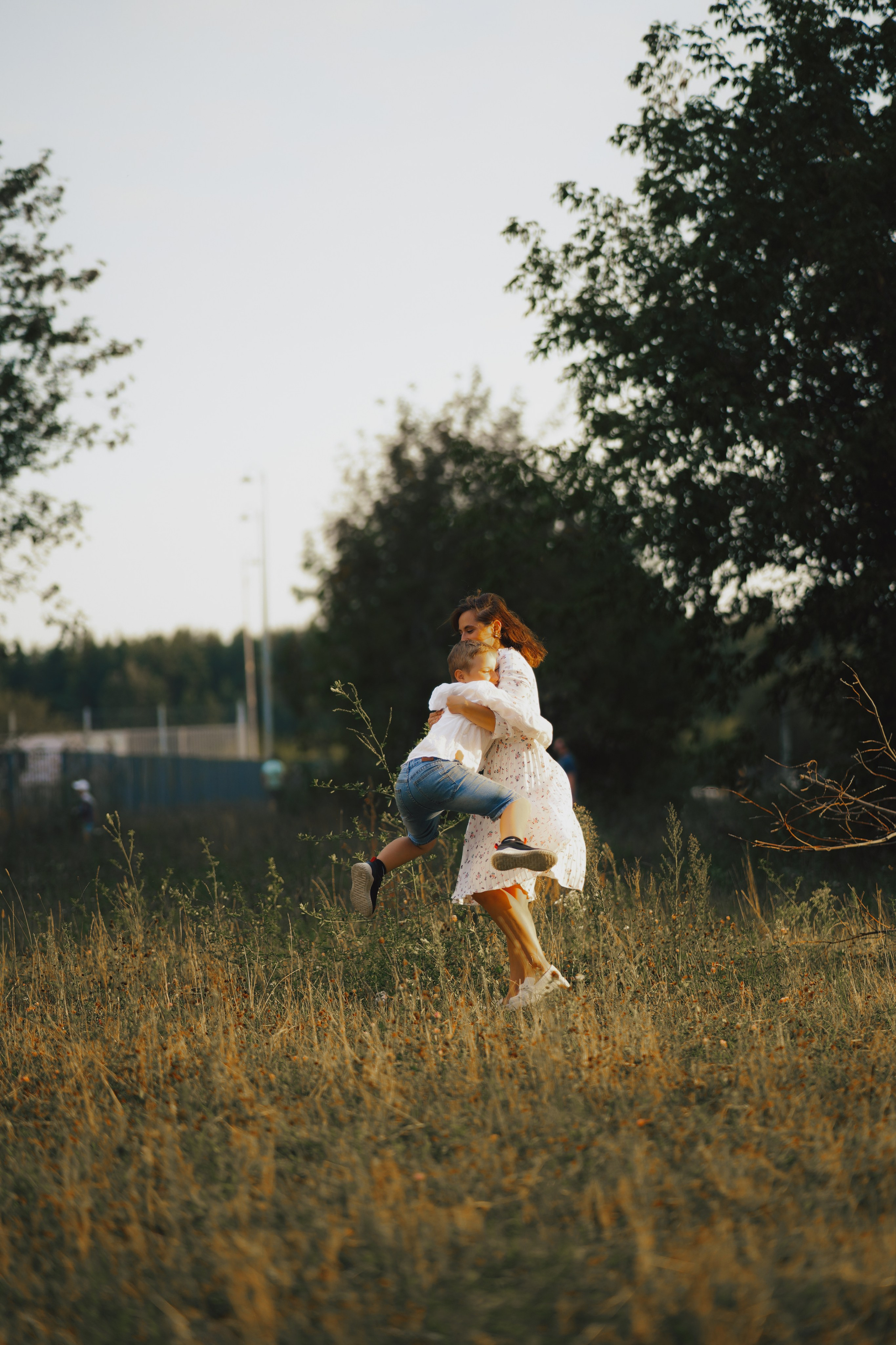 У дома. Фотограф Мария Зайчик
