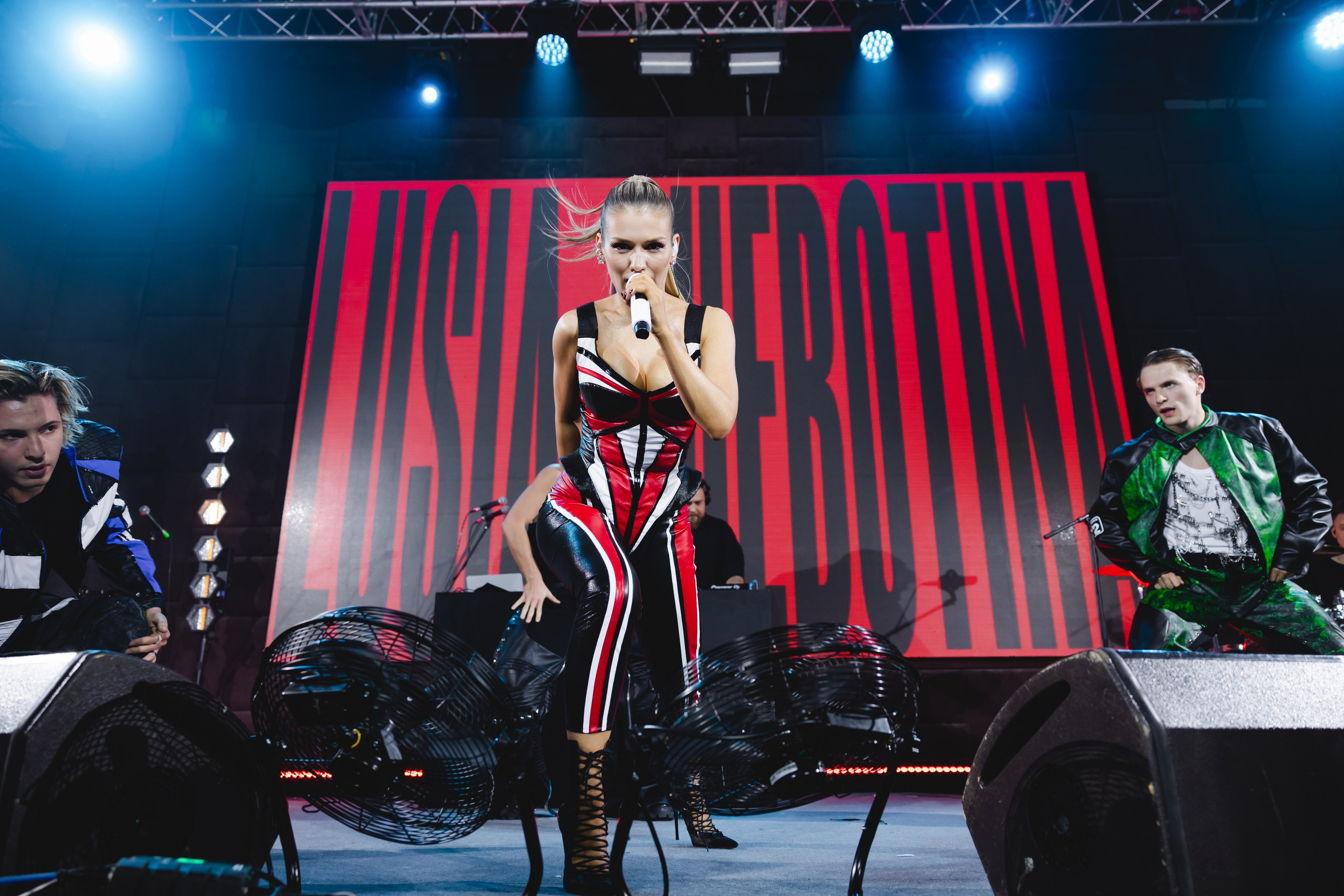 Ивенты и Конференции. Сайт с красивыми фотографиями и людьми