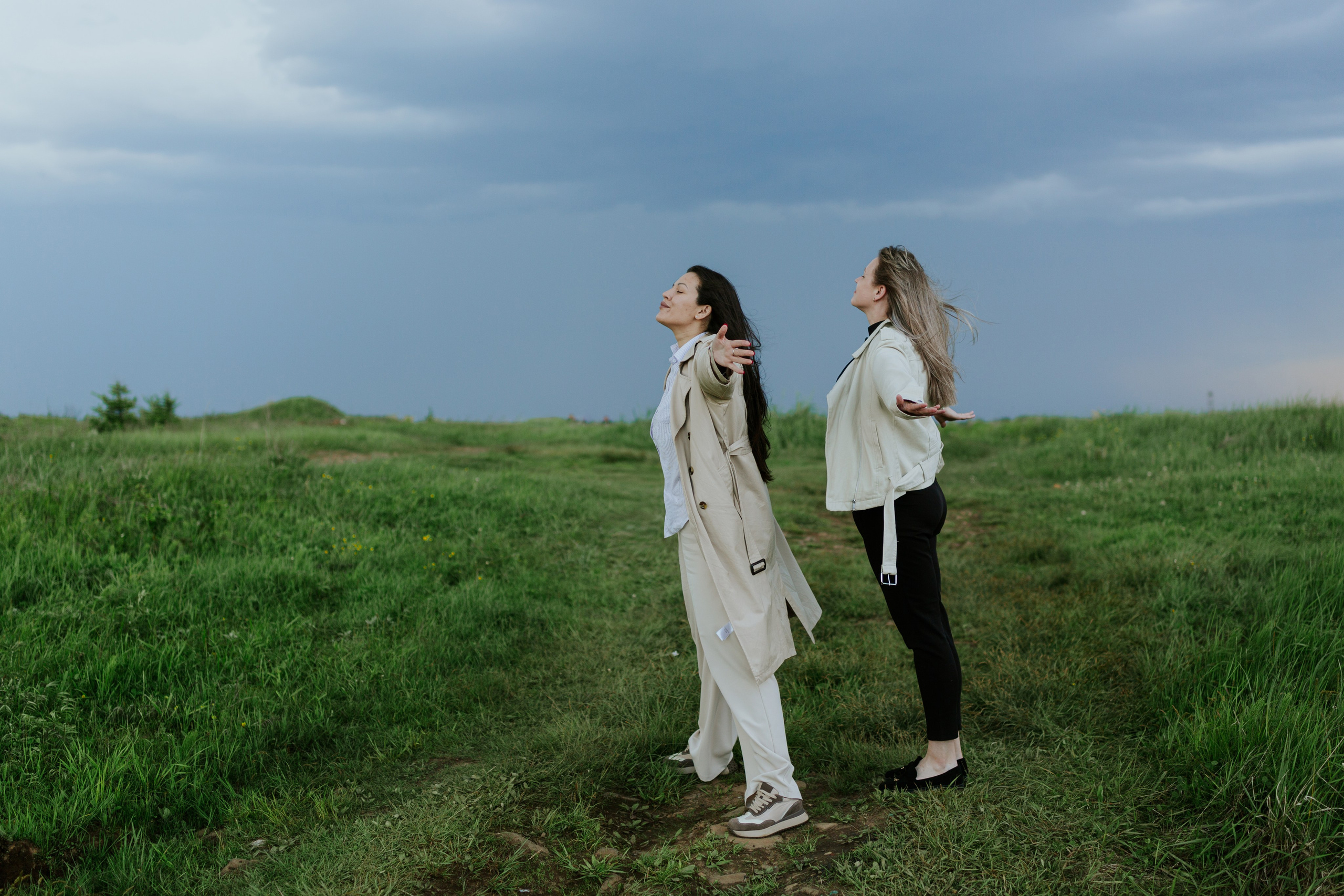 Диля, Катя и море. Фотограф Южно-Сахалинск