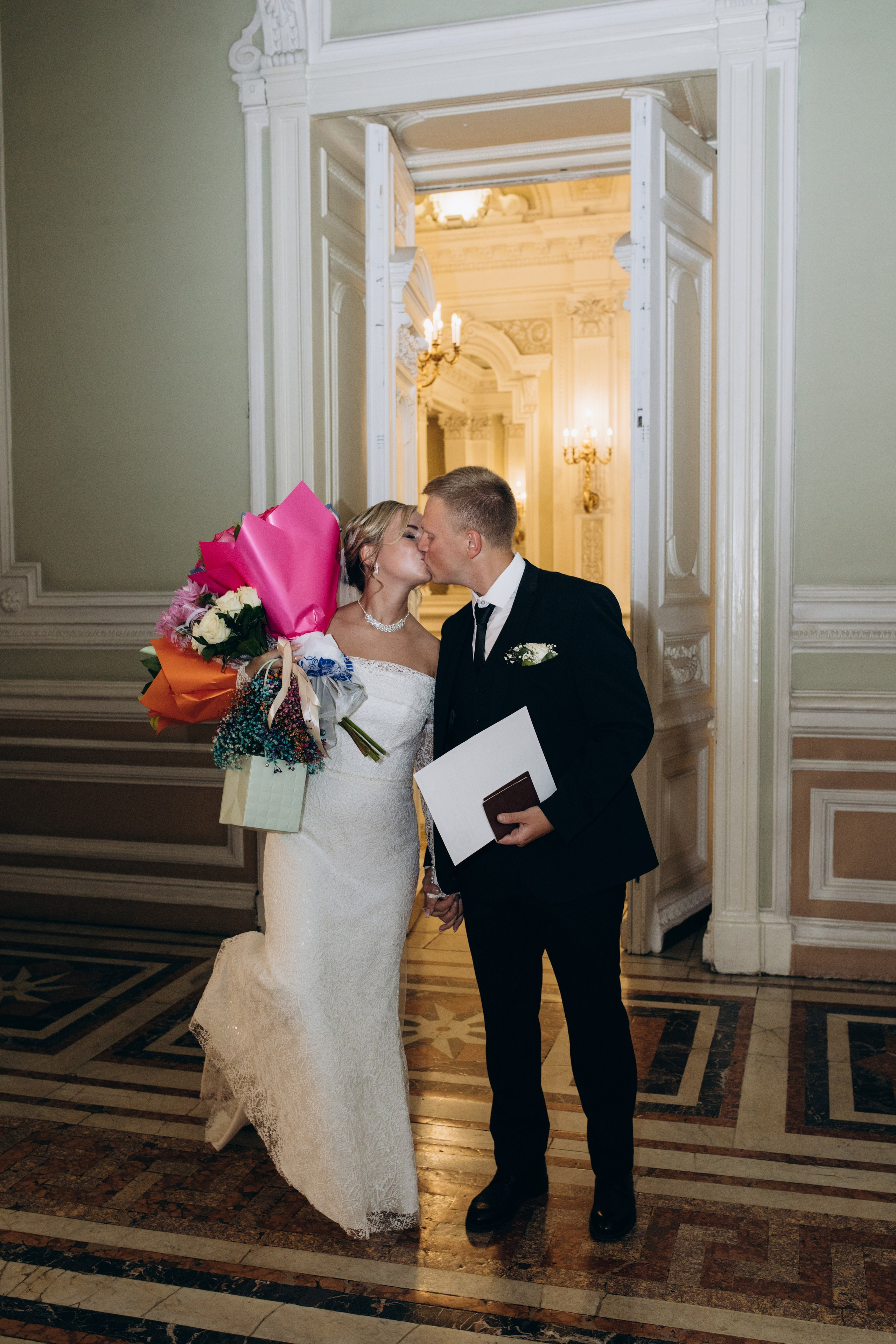 Свадебная регистрация в Загсе на Английской Набережной в Санкт-Петербурге. Фотограф в Санкт-Петербурге Разиля Идиятуллина