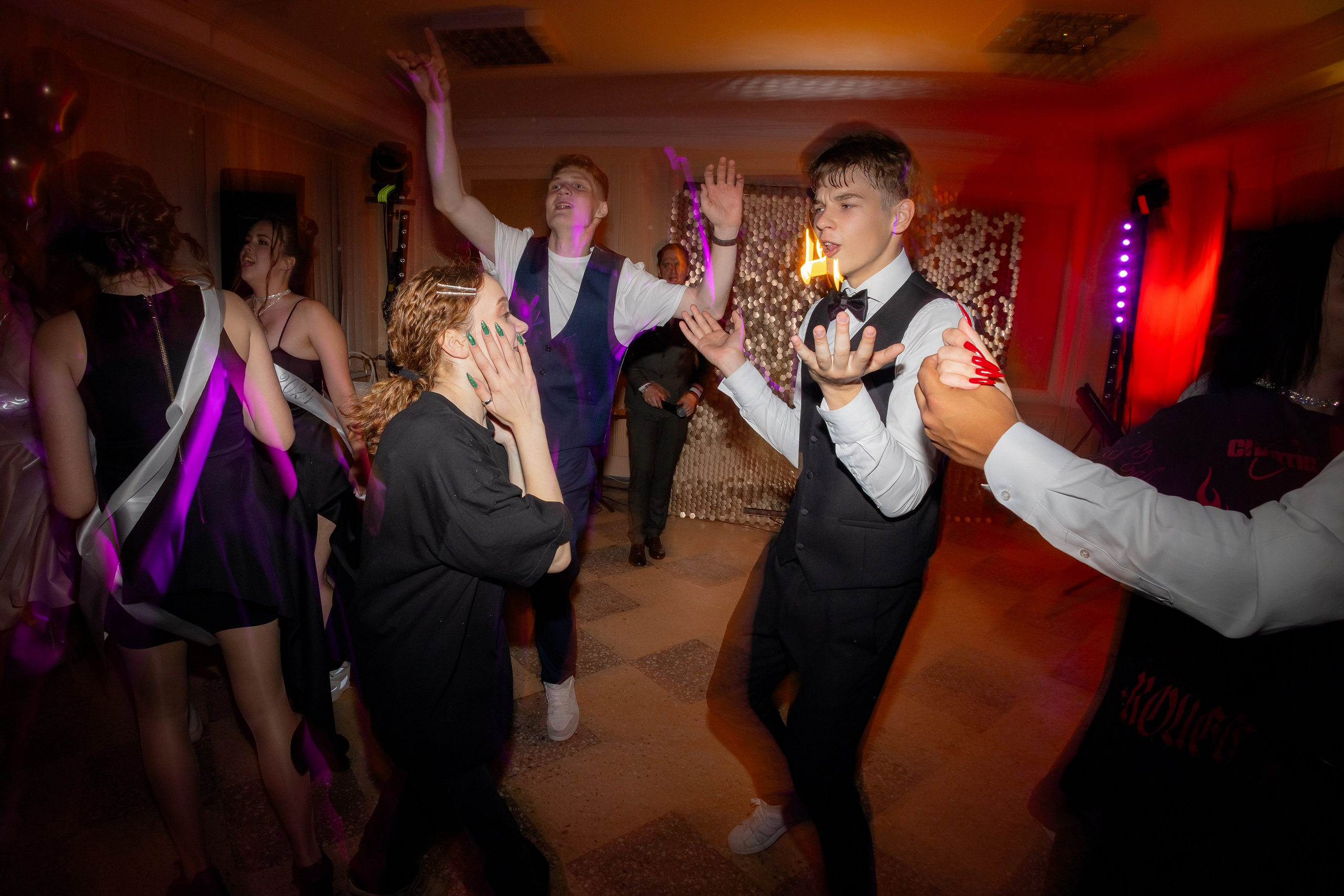 Школьный выпускной 2024 год в Соколе (Минск). Свадебный фотограф в Минске/Беларуси Сергей Спиридонов