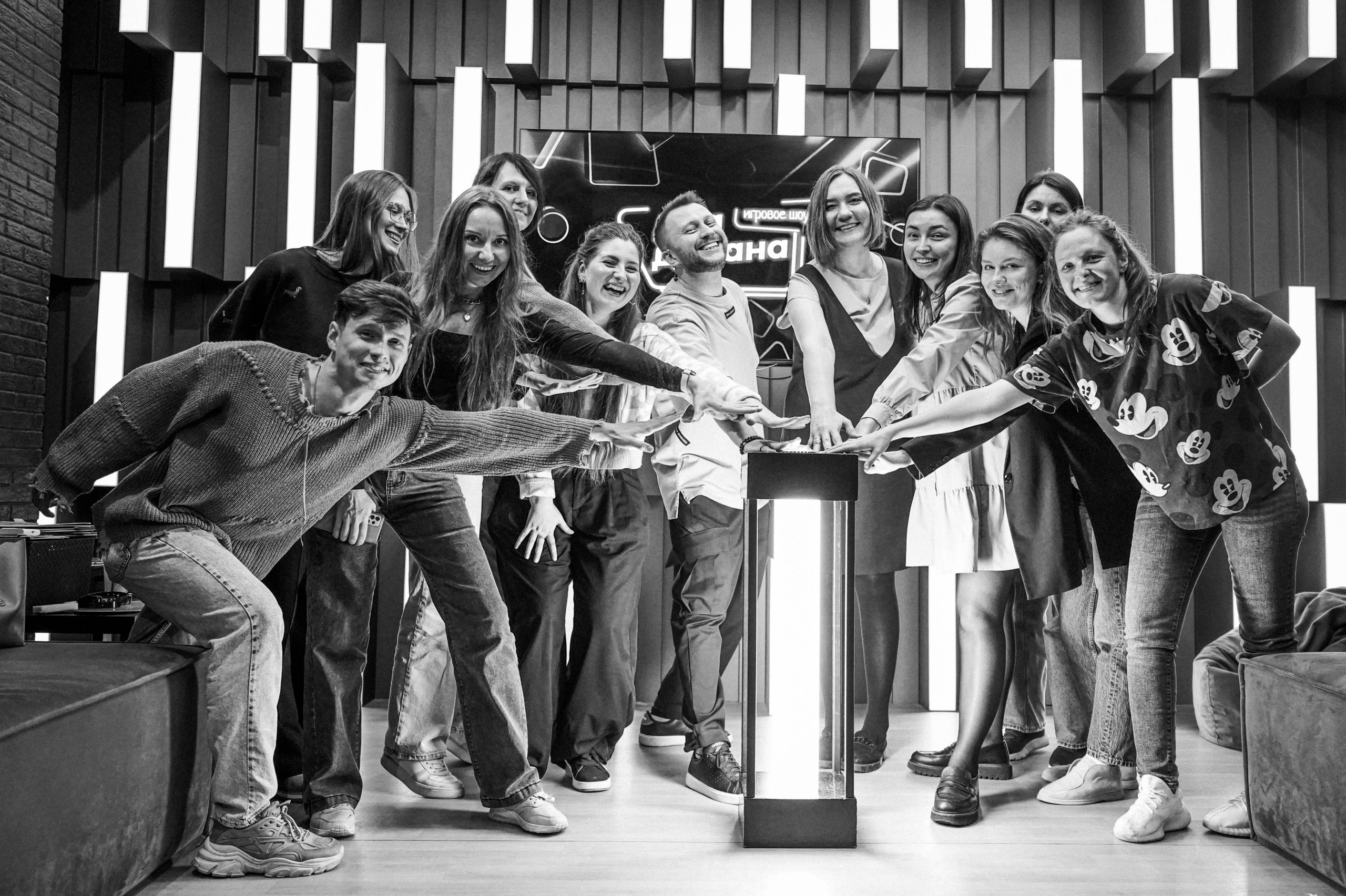 ДВА ДИВАНА ШОУ (ВЗРОСЛОЕ). Главная