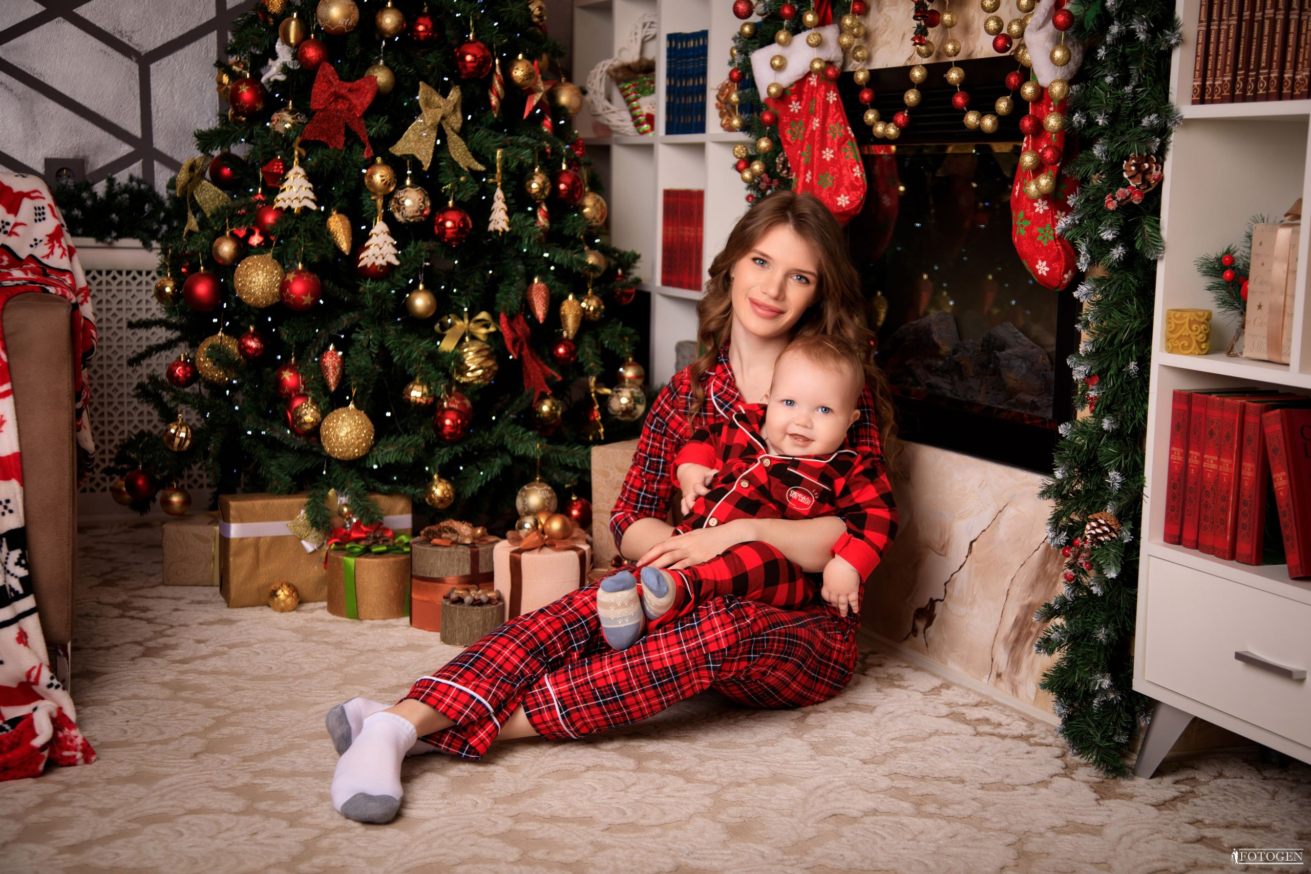 Семейная фотосессия: мама с детьми | Портфолио Fotogen. Интерьерная фотостудия FOTOGEN г. Краснодар