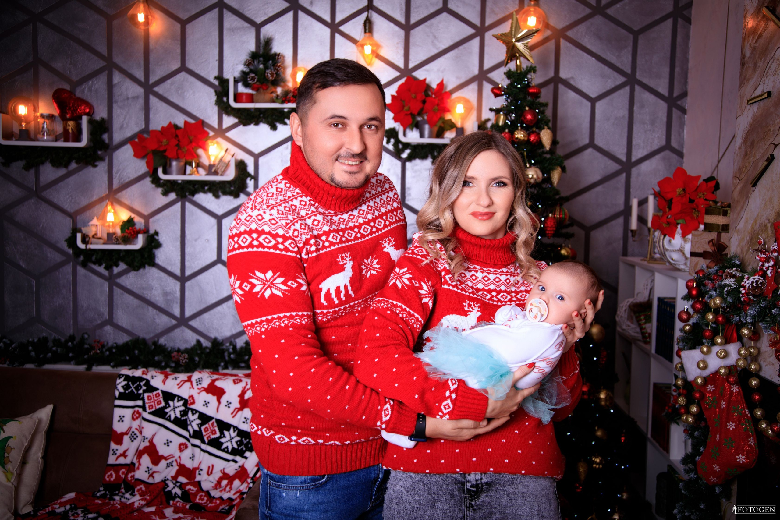 Семейная фотосессия: мама, папа и малыш | Портфолио Fotogen. Интерьерная фотостудия FOTOGEN г. Краснодар