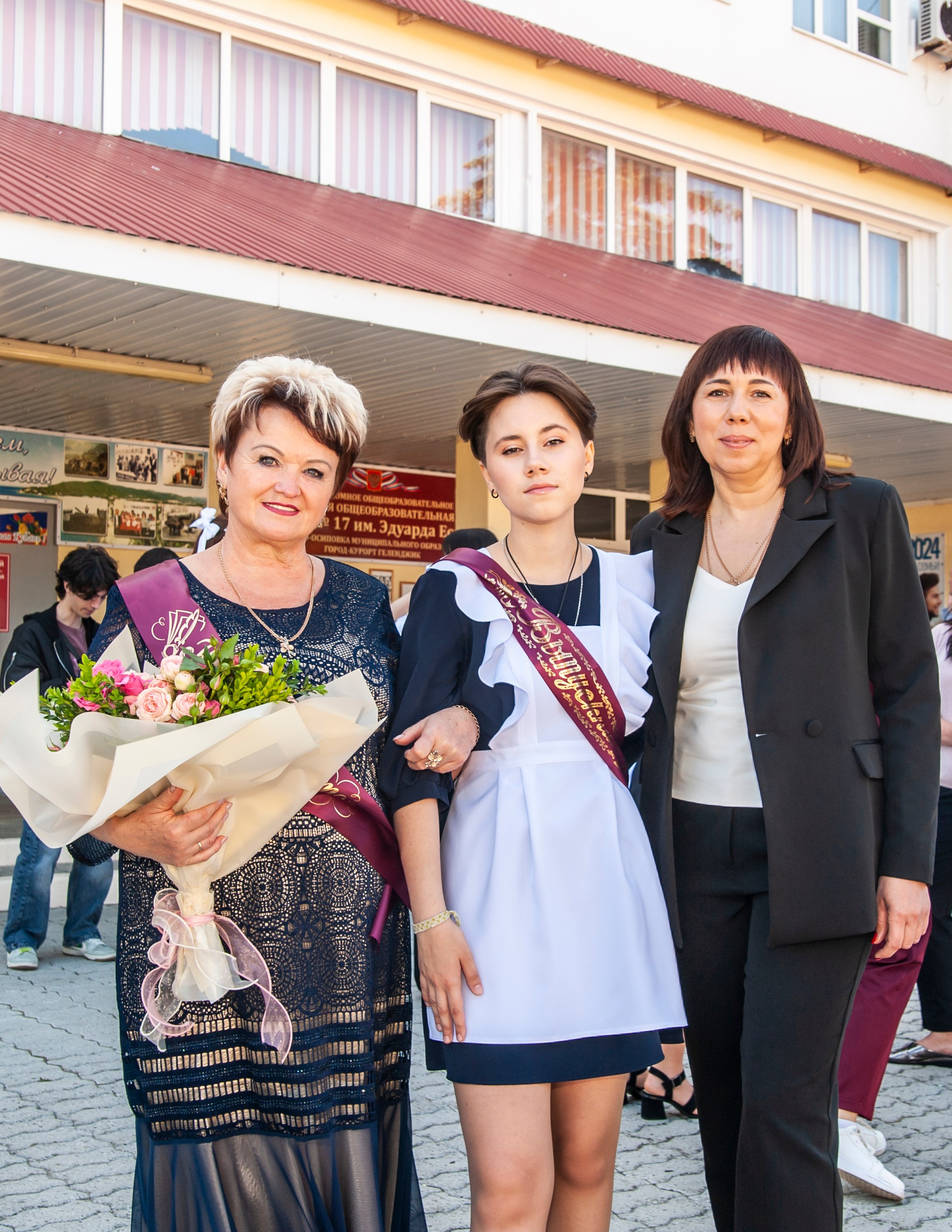 Последний Звонок МАОУ СОШ № 17 им. Эдуарда Есаяна — Архипо-Осиповка. Свадебный и семейный фотограф Денис Лукьянов в Краснодаре, Краснодарском крае и Республике Крым