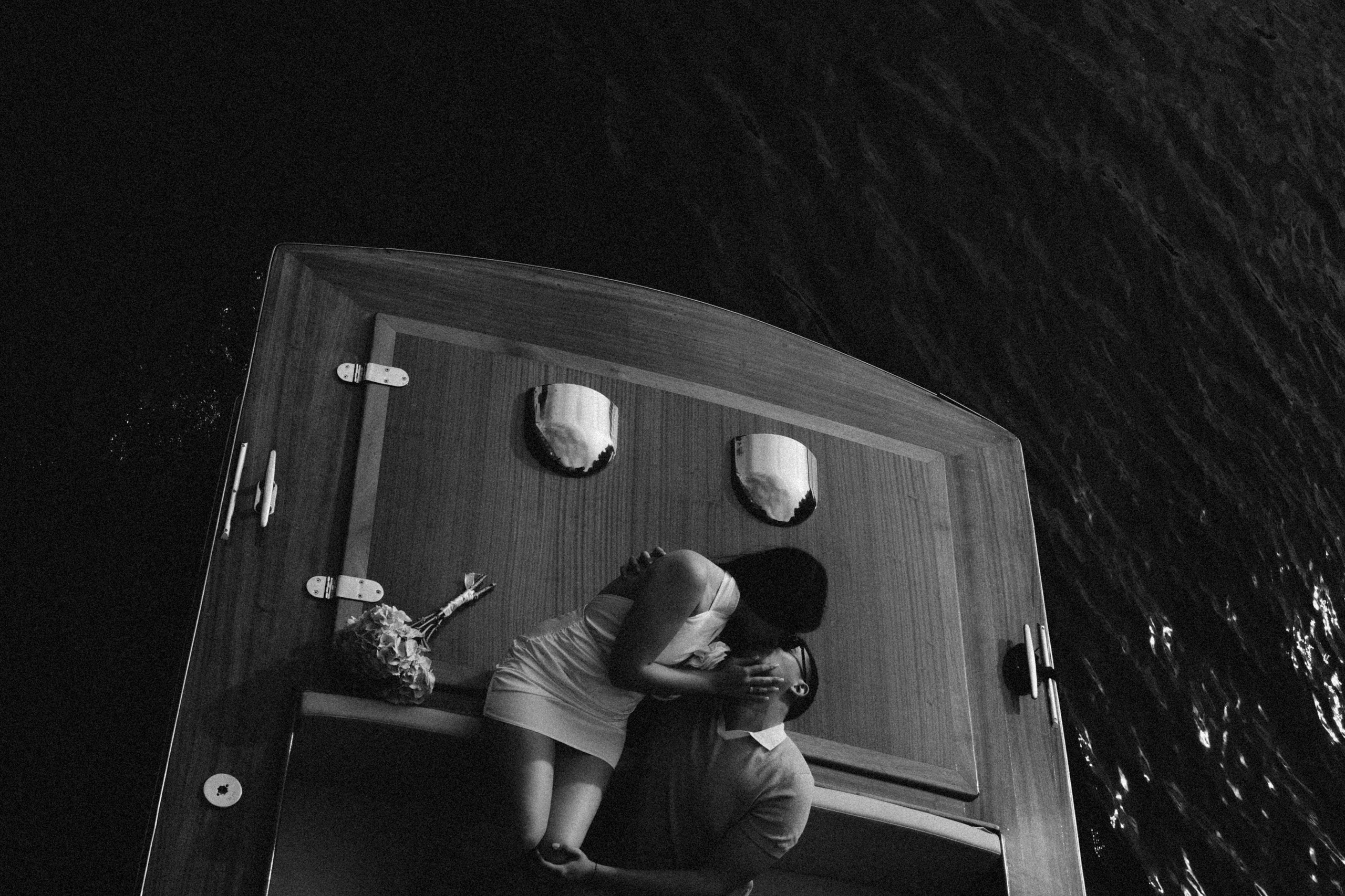 СВАДЕНБНАЯ СЬЕМКА НА КАТЕРЕ ПО КАНАЛАМ САНКТ-ПЕТЕРБУРГА И В АКВАТОРИИ НЕВЫ. Профессиональный фотограф, Санкт-Петербург — Виктория Богомолова