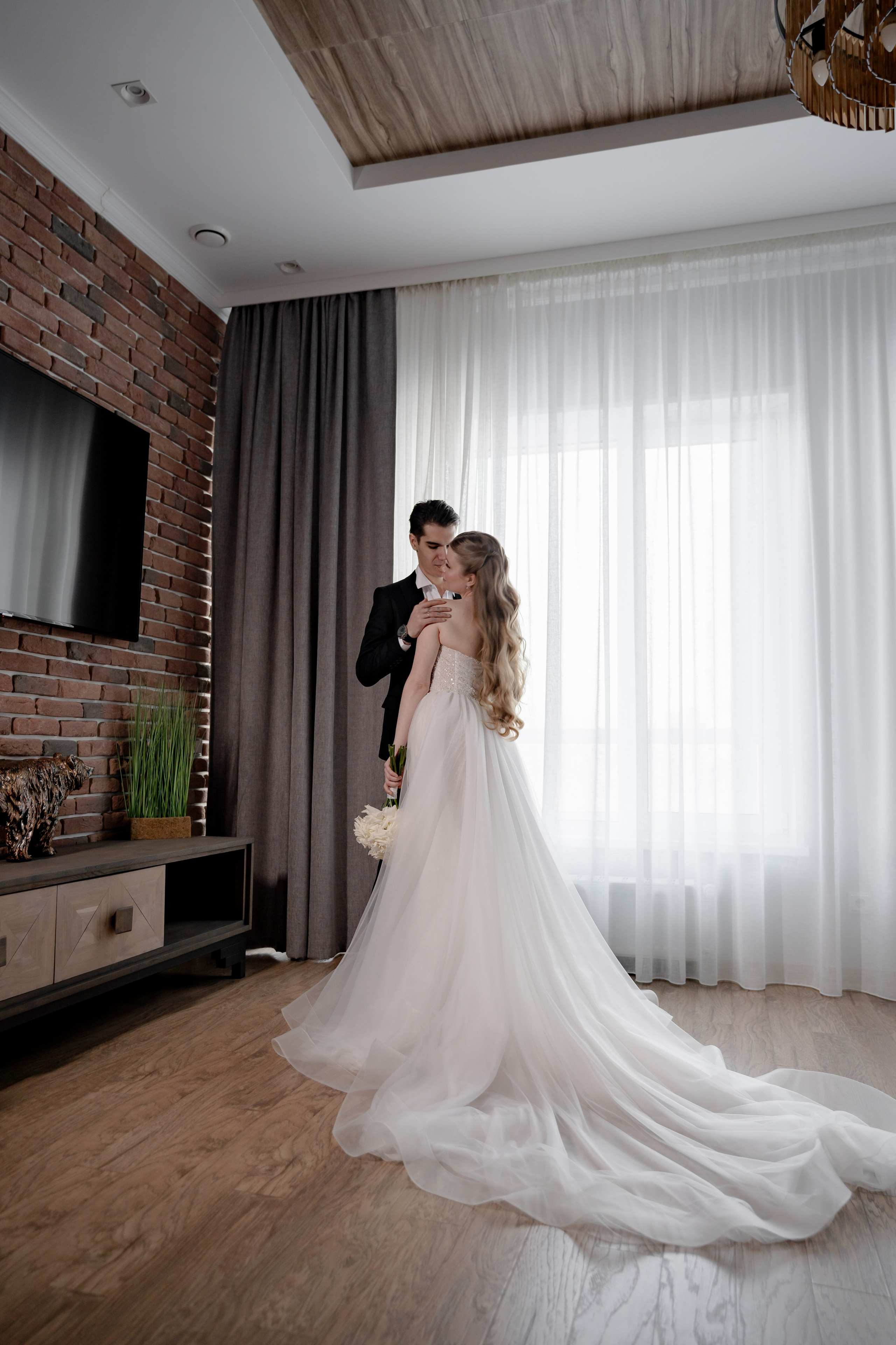 СВАДЕБНАЯ СЬЕМКА СБОРОВ В ОТЕЛЕ И ВЫЕЗД НА ЦЕРЕМОНИЮ (СНЯТО В СИБИРЕ В НИЖНЕВАРТОВСКЕ)М. Профессиональный фотограф, Санкт-Петербург — Виктория Богомолова