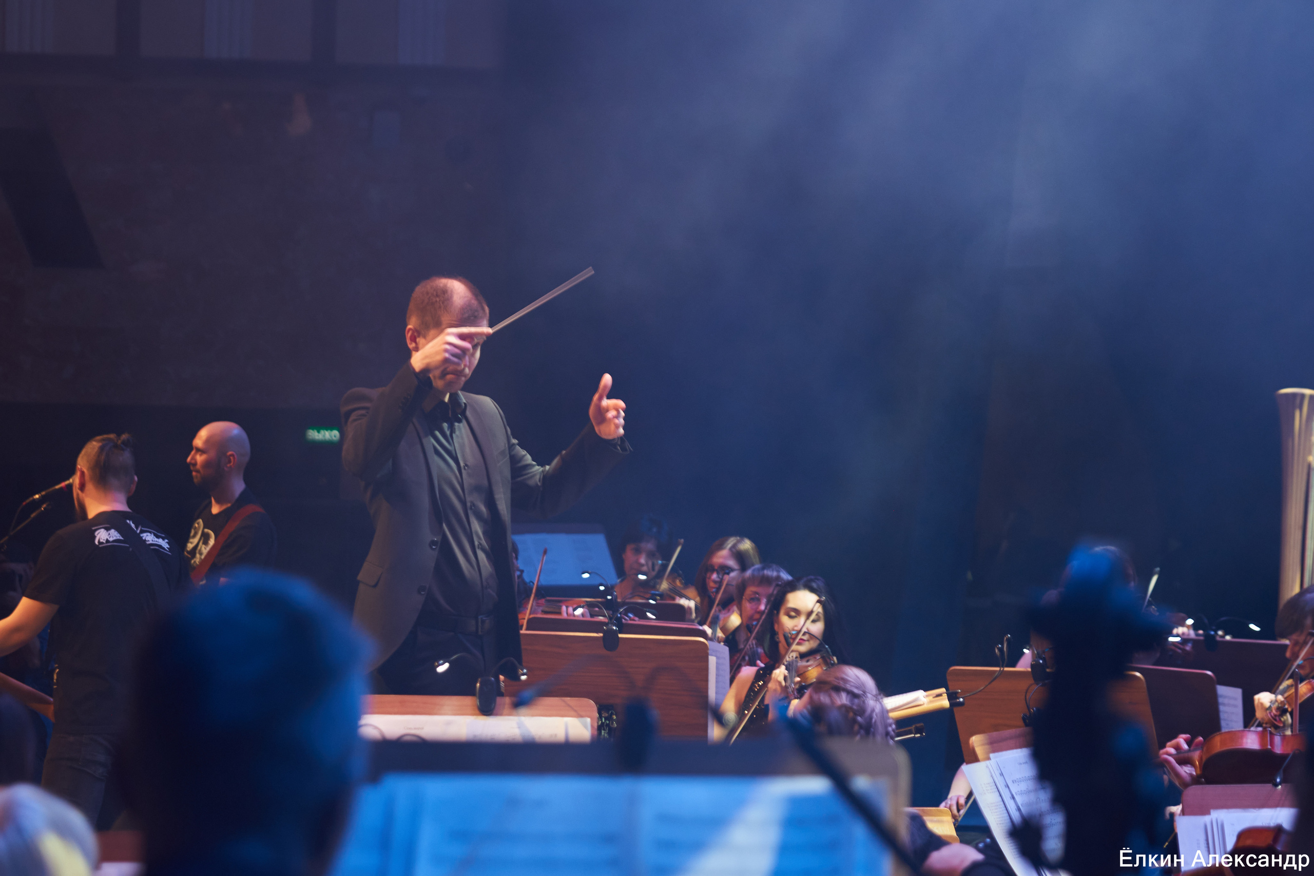 16 Апреля Артур Беркут с оркестром и Рок группа «Пасаш». Ёлкин Александр Фотограф