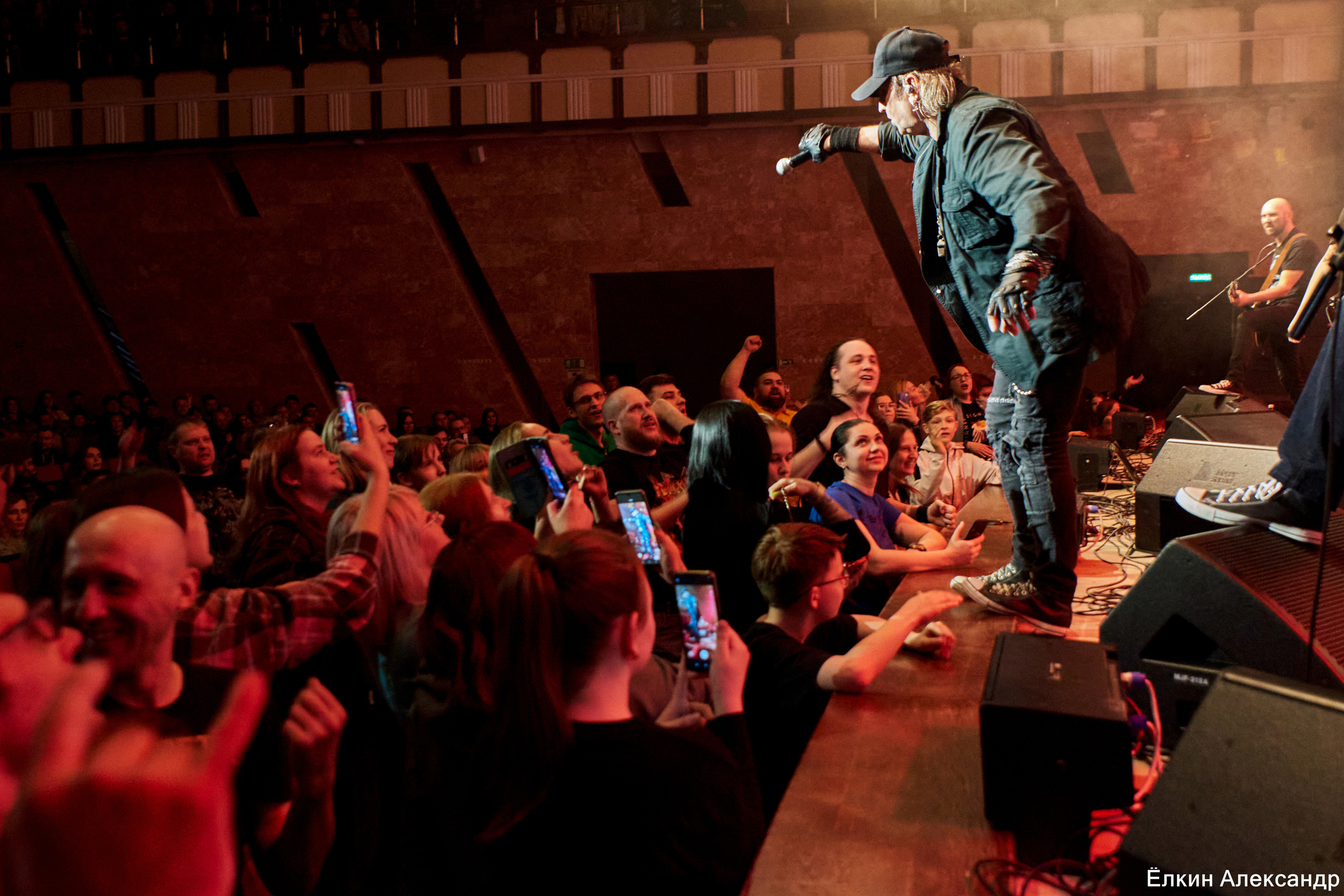 16 Апреля Артур Беркут с оркестром и Рок группа «Пасаш». Ёлкин Александр Фотограф