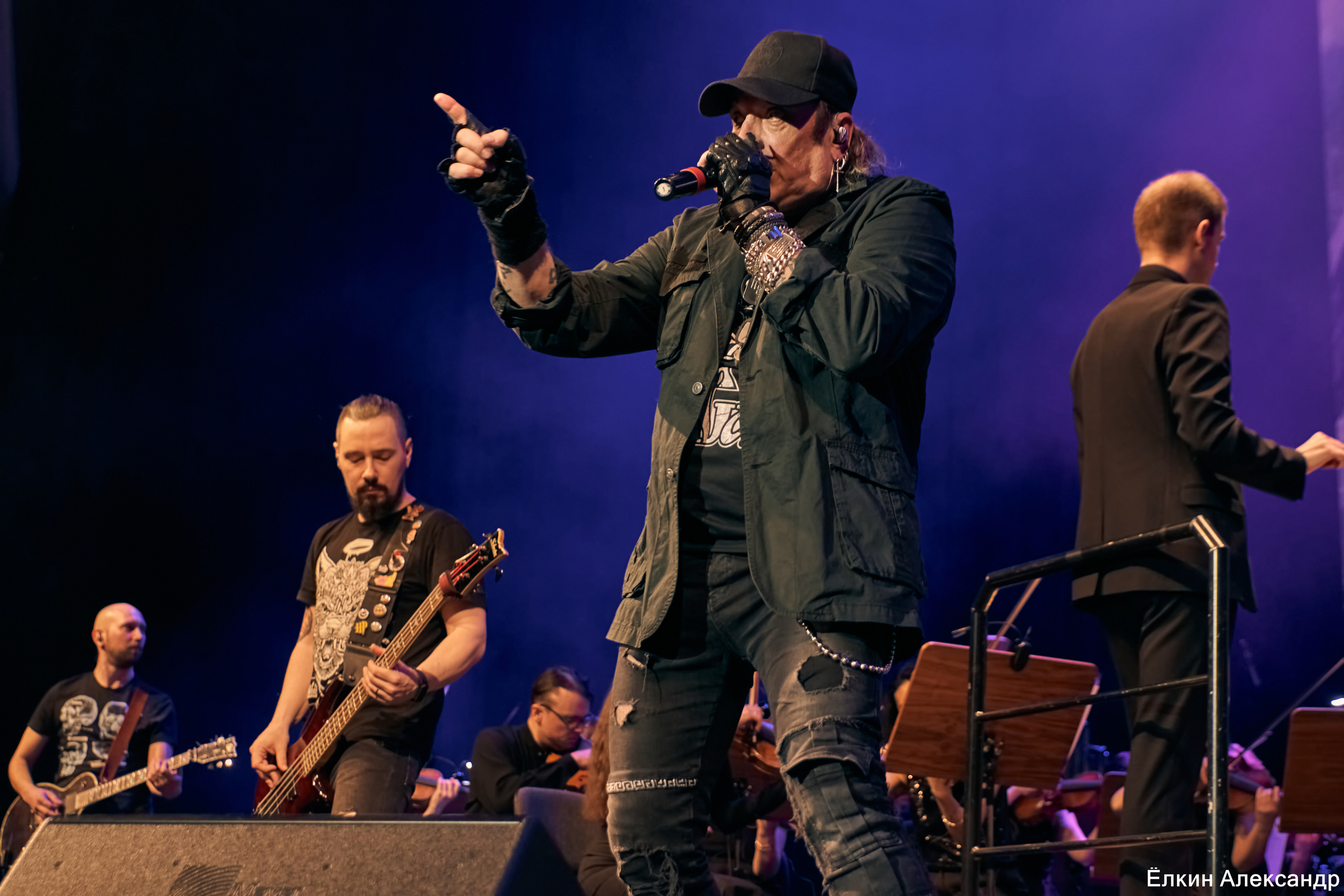 16 Апреля Артур Беркут с оркестром и Рок группа «Пасаш». Ёлкин Александр Фотограф