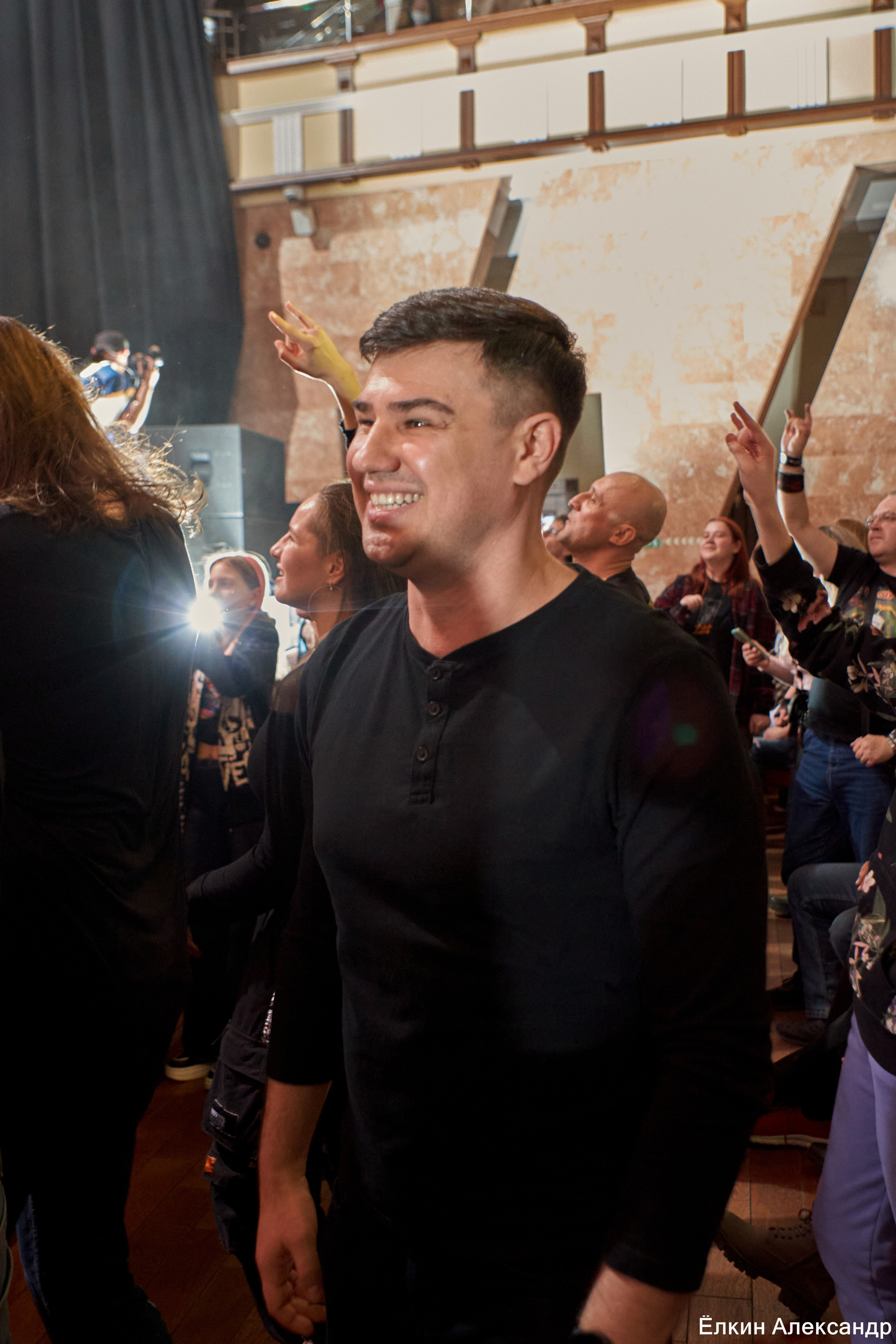 16 Апреля Артур Беркут с оркестром и Рок группа «Пасаш». Ёлкин Александр Фотограф