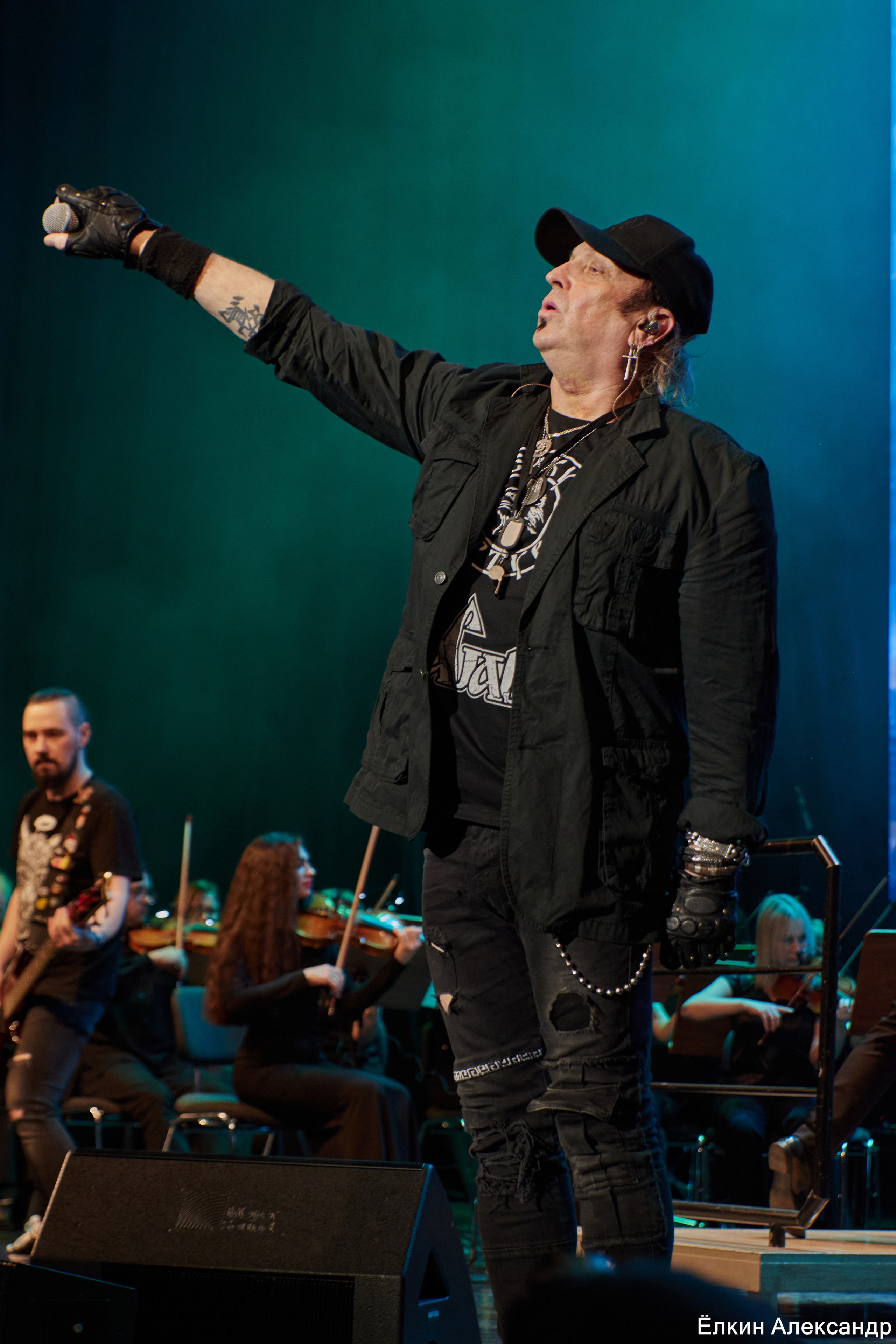 16 Апреля Артур Беркут с оркестром и Рок группа «Пасаш». Ёлкин Александр Фотограф