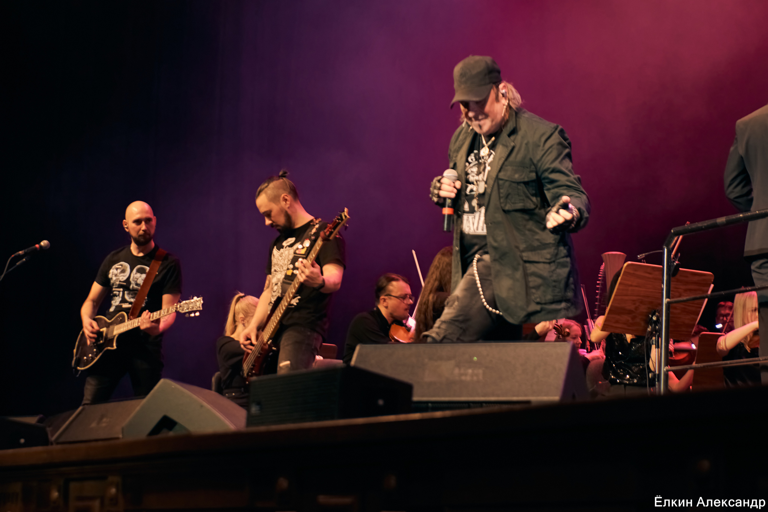 16 Апреля Артур Беркут с оркестром и Рок группа «Пасаш». Ёлкин Александр Фотограф
