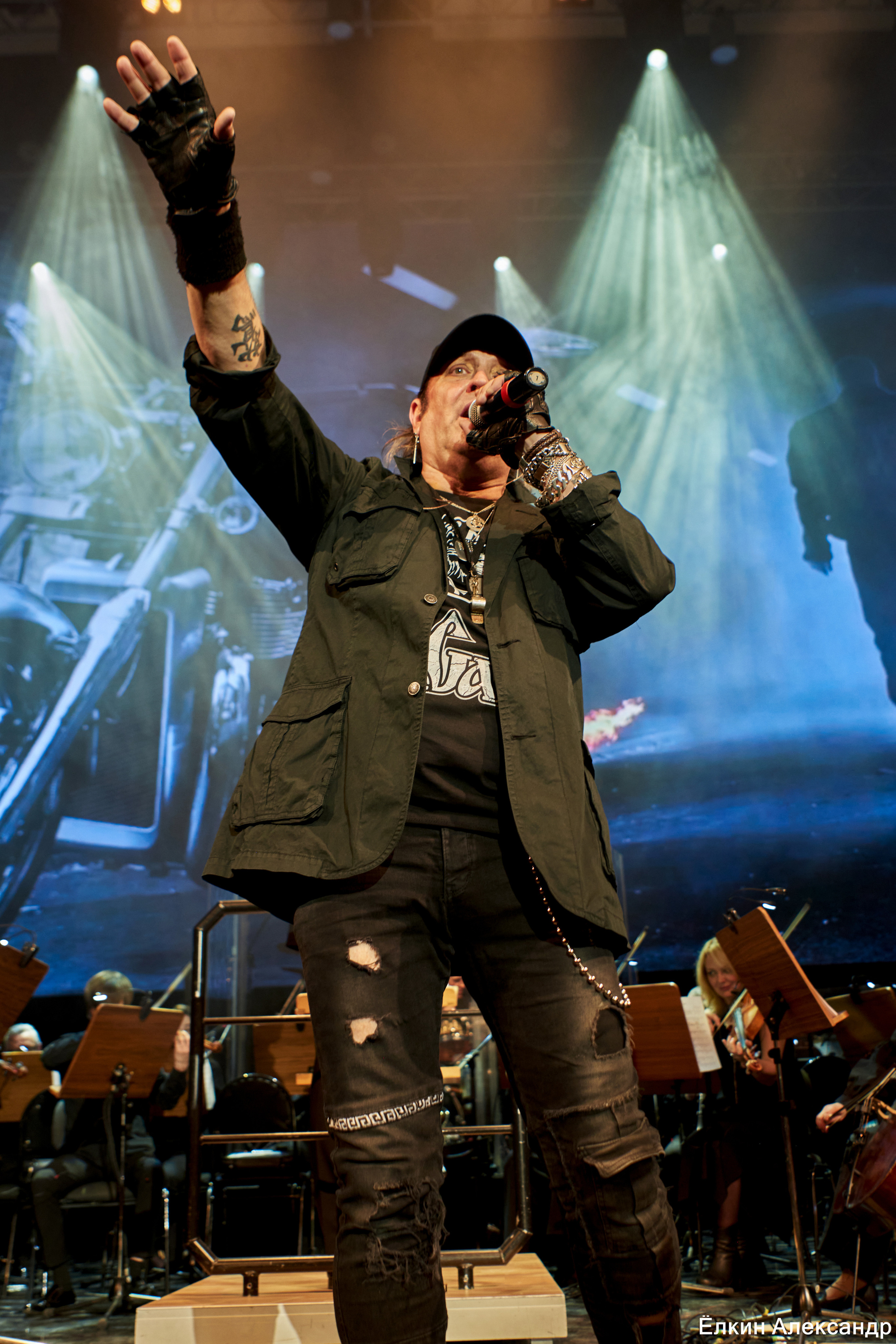 16 Апреля Артур Беркут с оркестром и Рок группа «Пасаш». Ёлкин Александр Фотограф