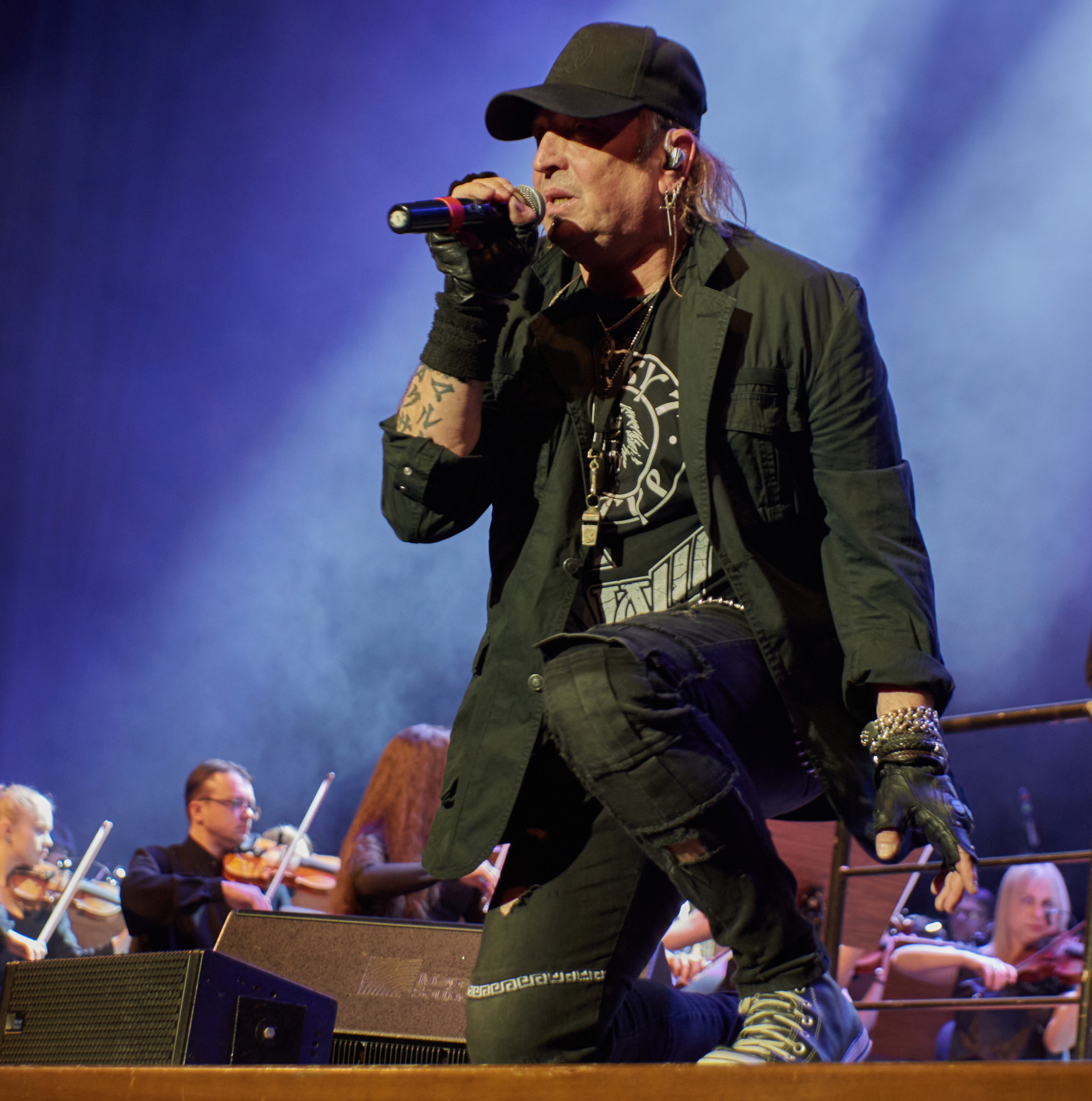 16 Апреля Артур Беркут с оркестром и Рок группа «Пасаш». Ёлкин Александр Фотограф