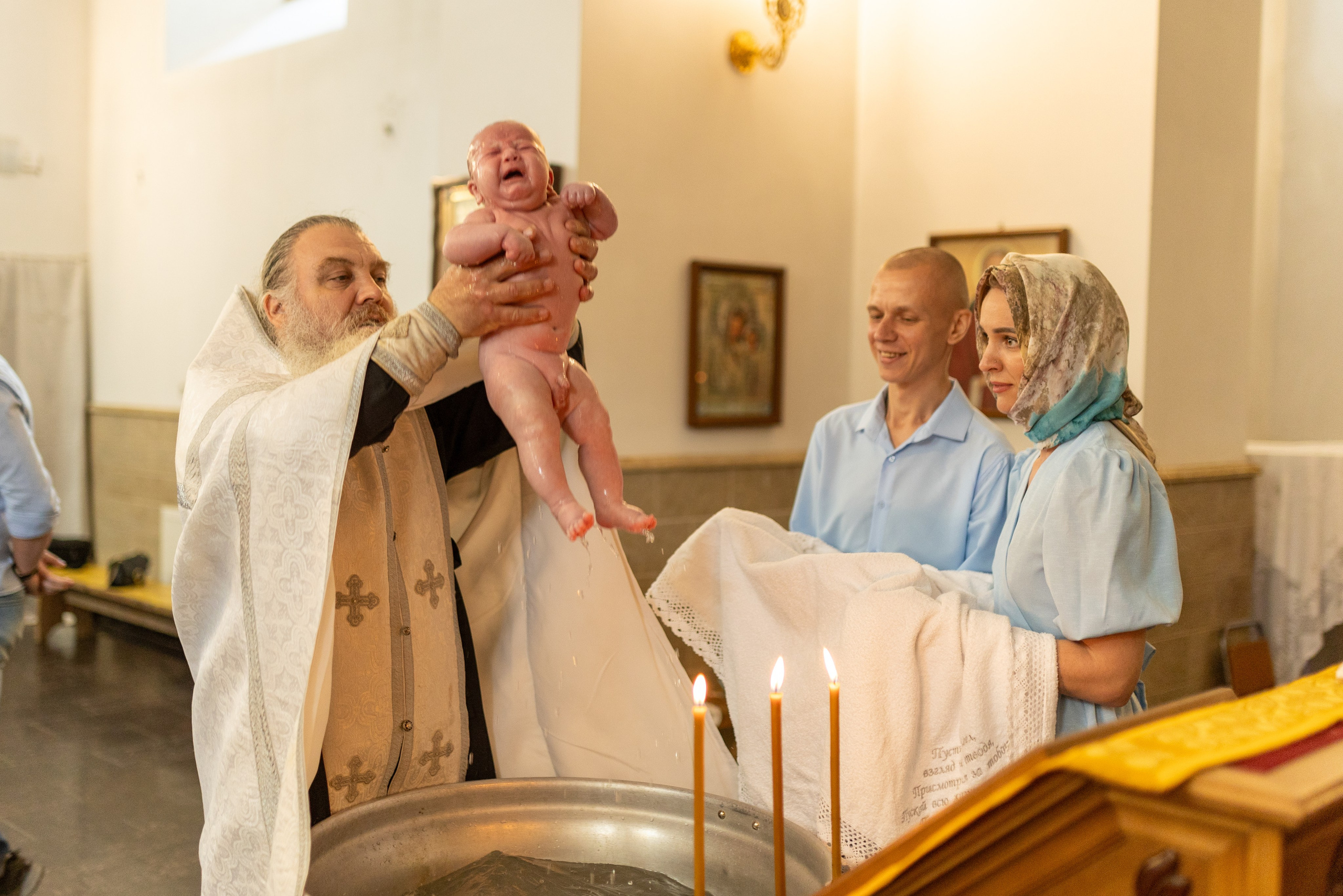 Крещение, Храм во имя Всемилостивого Спаса (на Звёздочке). Фотограф новорожденных. Детский и семейный фотограф Марьяна Юдина