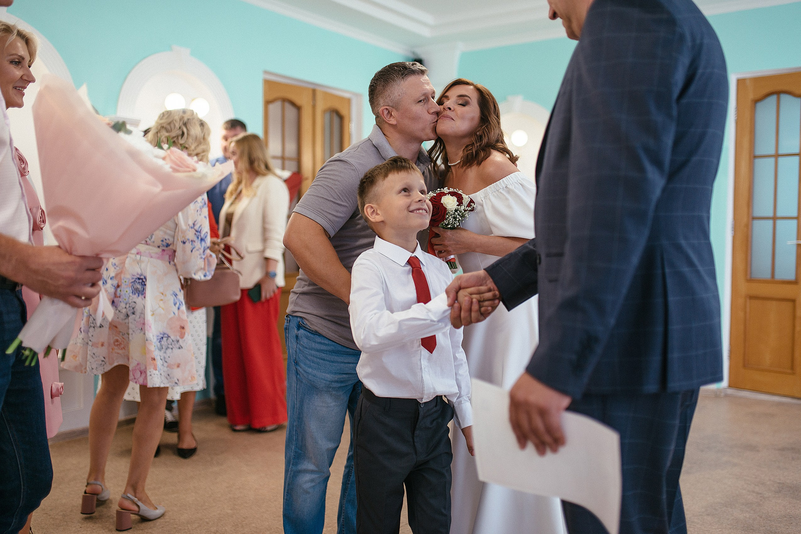 Уличная свадебная фотосессия в Краснообске. Свадебный  Фотограф Дарья Едапина Новосибирск. Фотограф Дарья Едапина Новосибирск