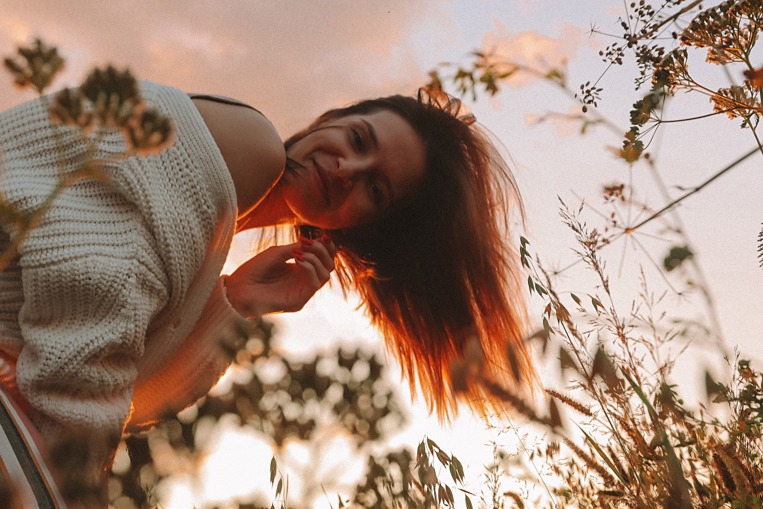 Поле love story на закате. Семейный фотограф Тюмень, фотограф на роды Салмина Мария