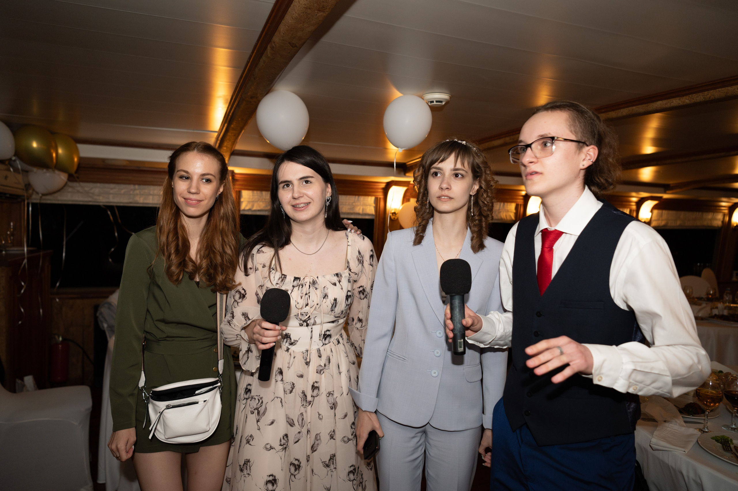 Выпускной вечер 11 класс на теплоходе. Детский и семейный фотограф г. Москва Оксана Катаджи