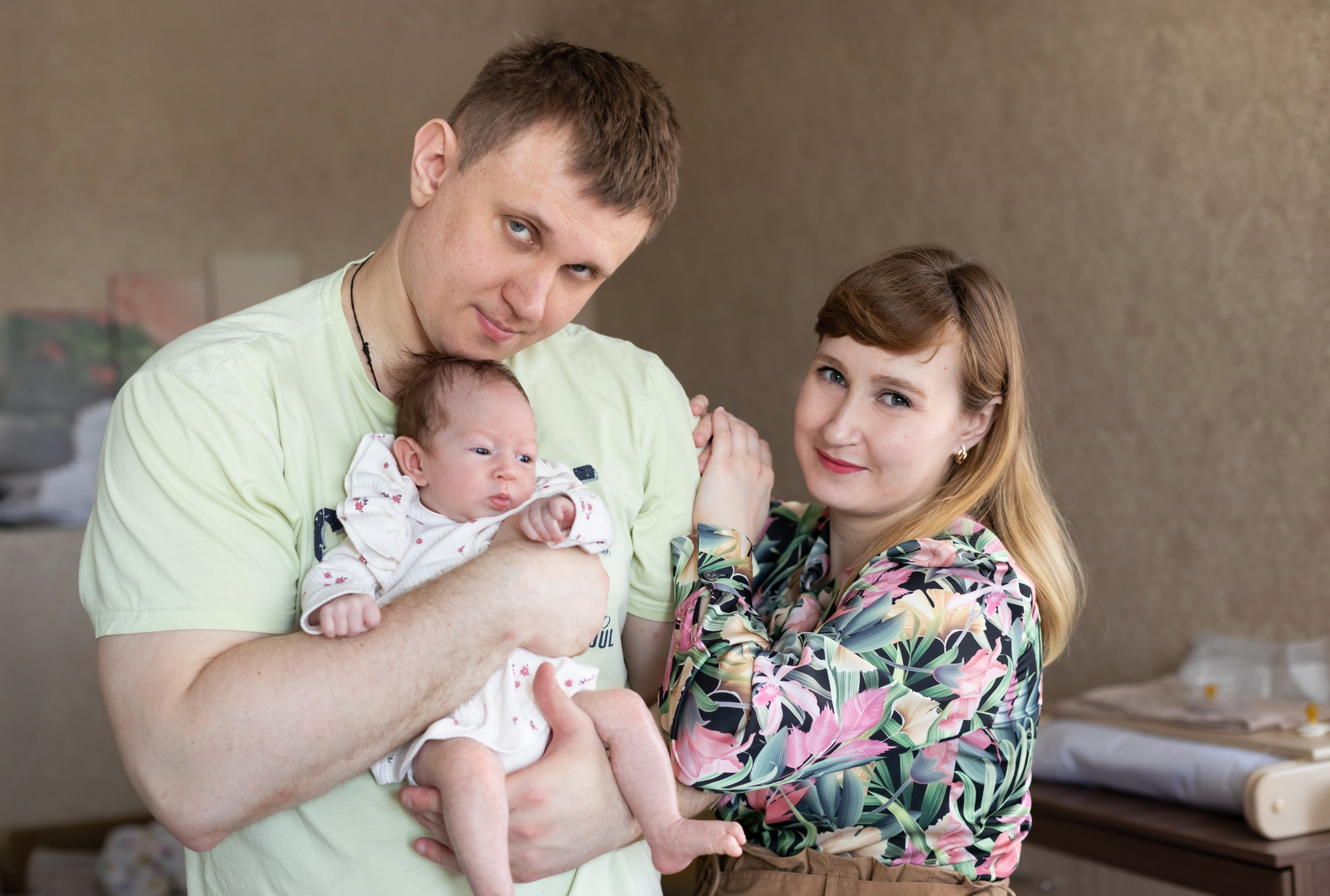 Домашняя съемка новорожденных Москва. Фотосъемка выписки из роддома в Москве, заказать фотографа на выписку ньюборн съемка в роддоме newborn фотограф в Юдино